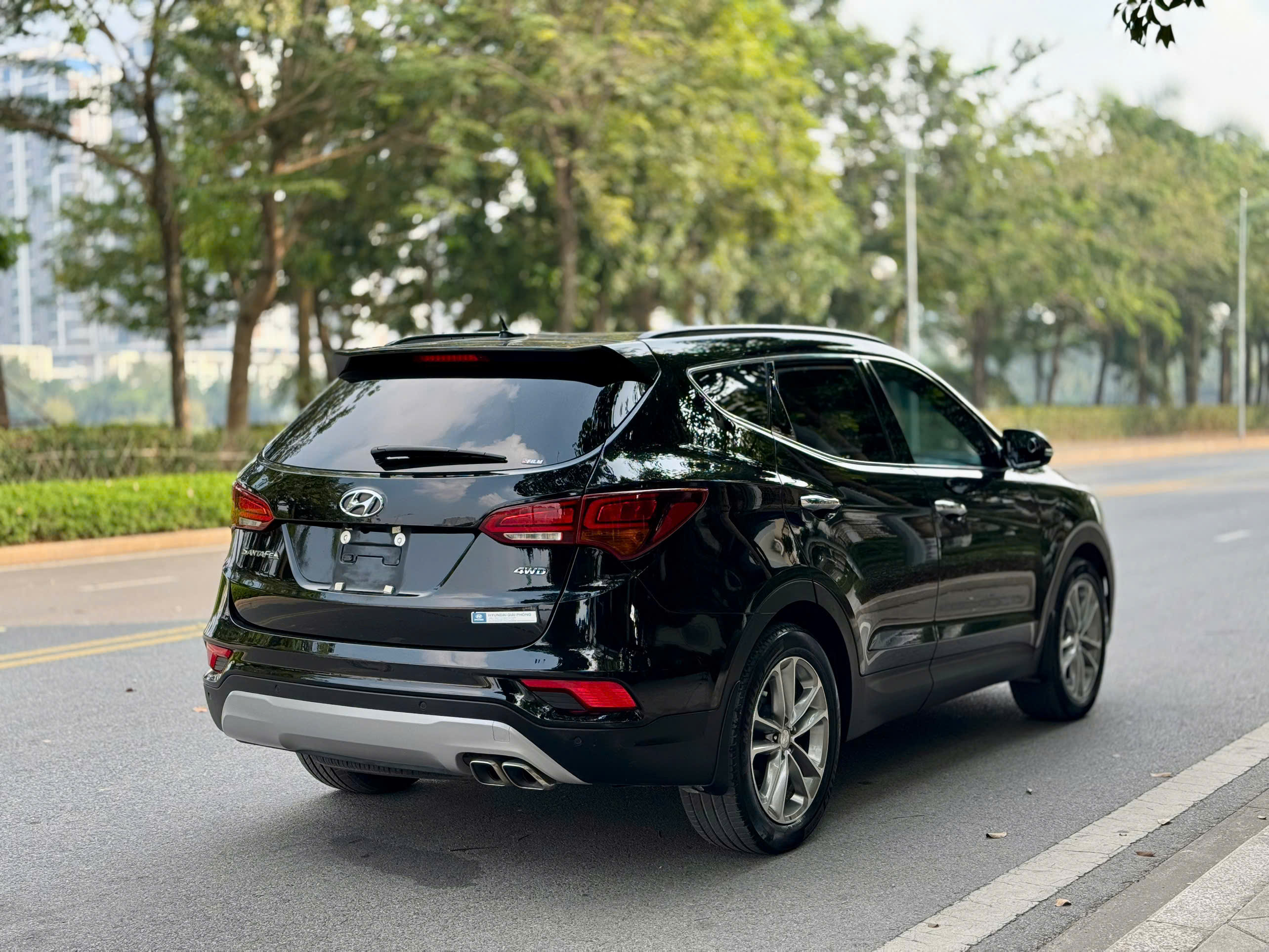 Hyundai Santafe 2.4L máy xăng cao cấp 2018 màu đen