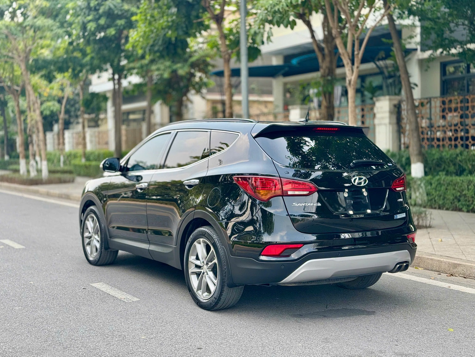 Hyundai Santafe 2.4L máy xăng cao cấp 2018 màu đen