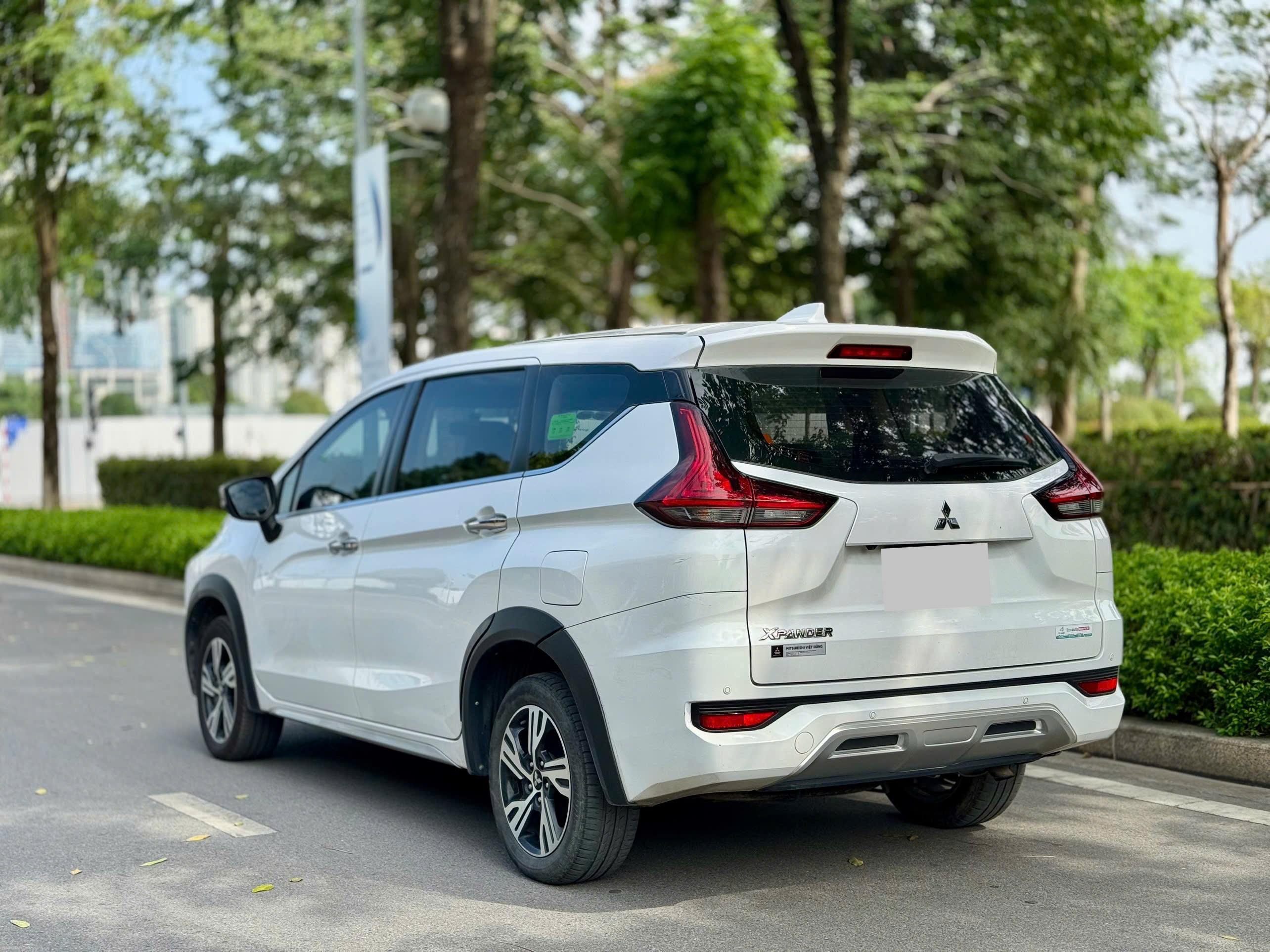 Mitsubishi Xpander 1.5 AT 2020 màu trắng