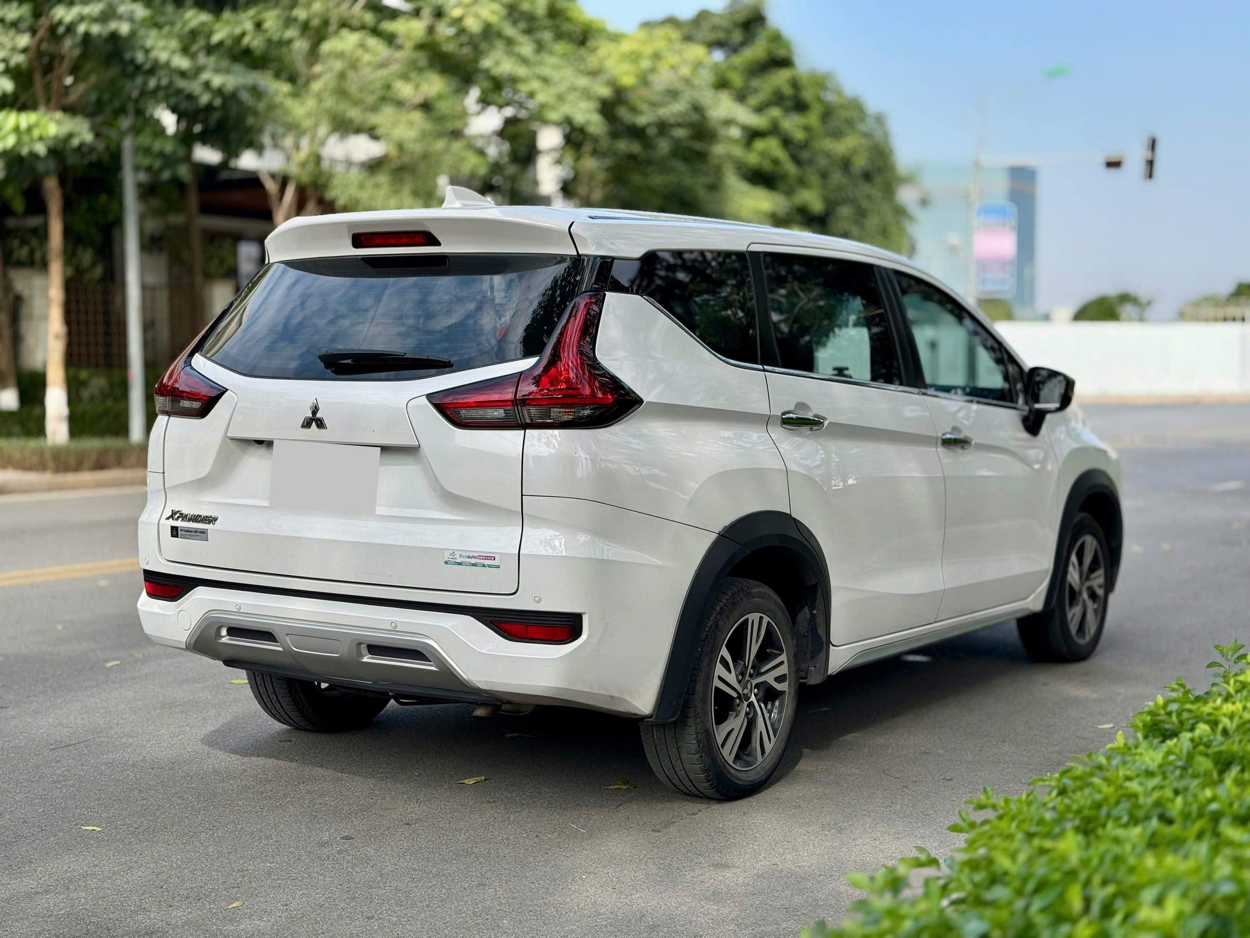 Mitsubishi Xpander 1.5 AT 2020 màu trắng