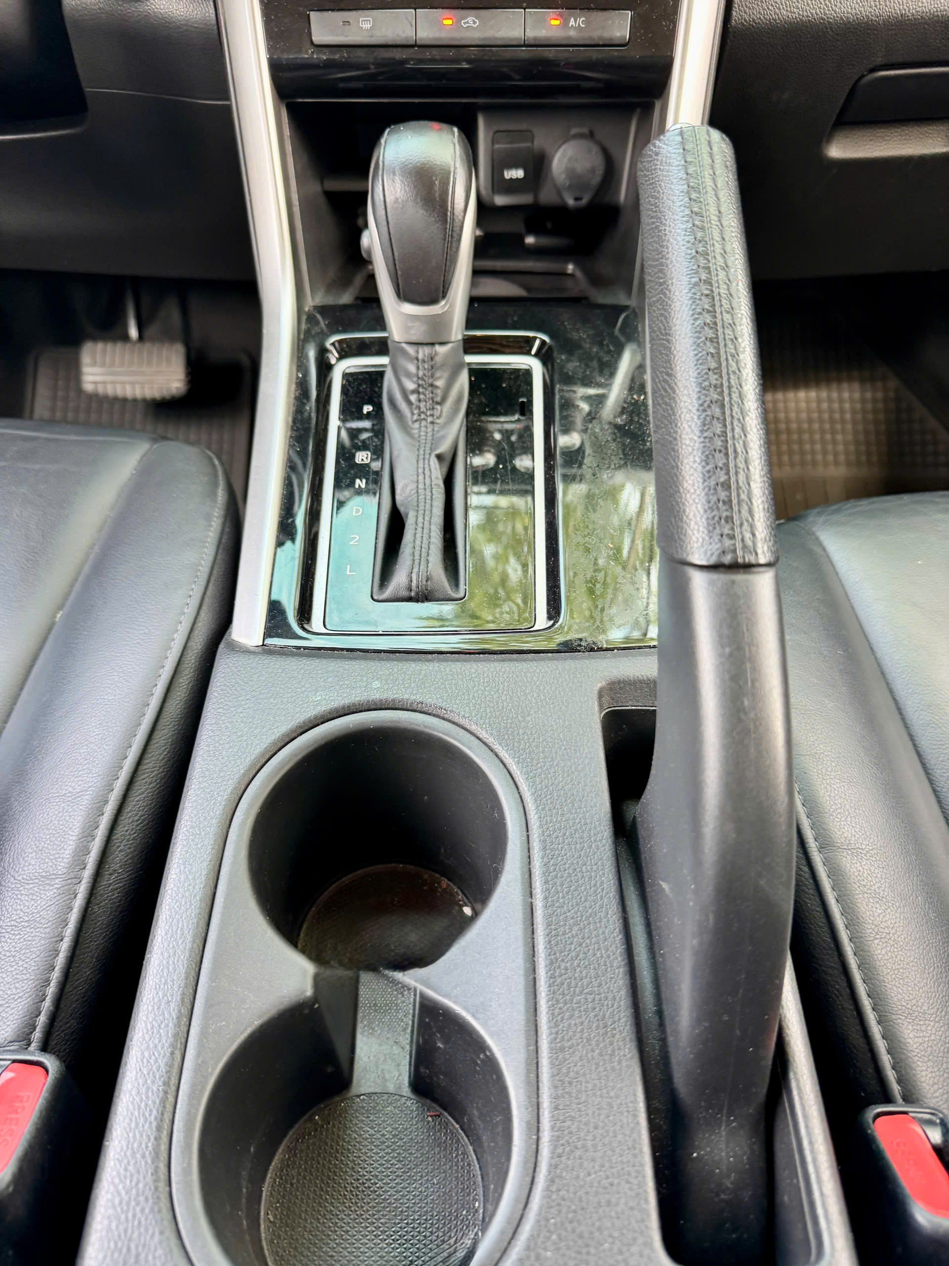 Mitsubishi Xpander 1.5 AT 2020 màu trắng