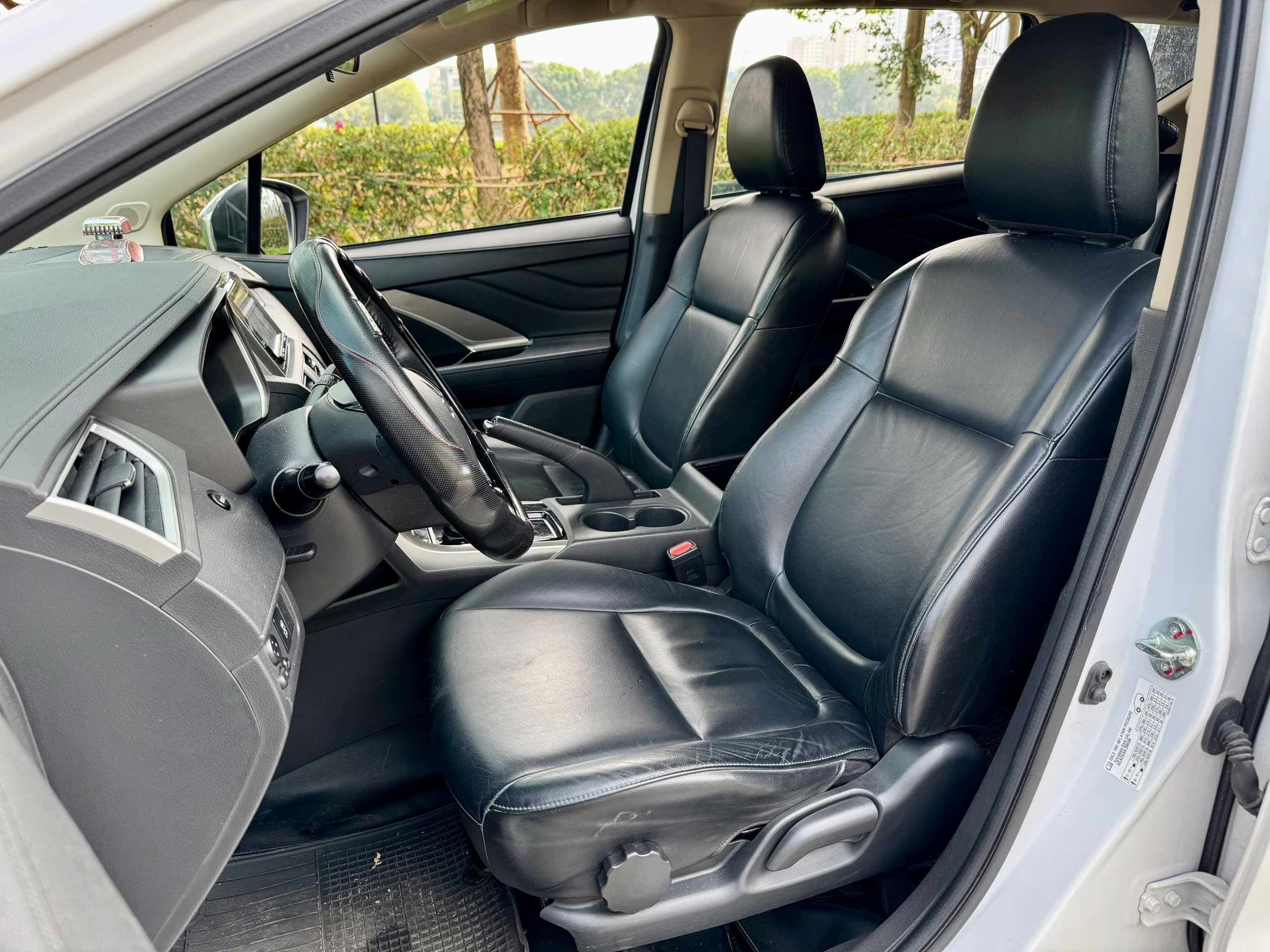 Mitsubishi Xpander 1.5 AT 2020 màu trắng