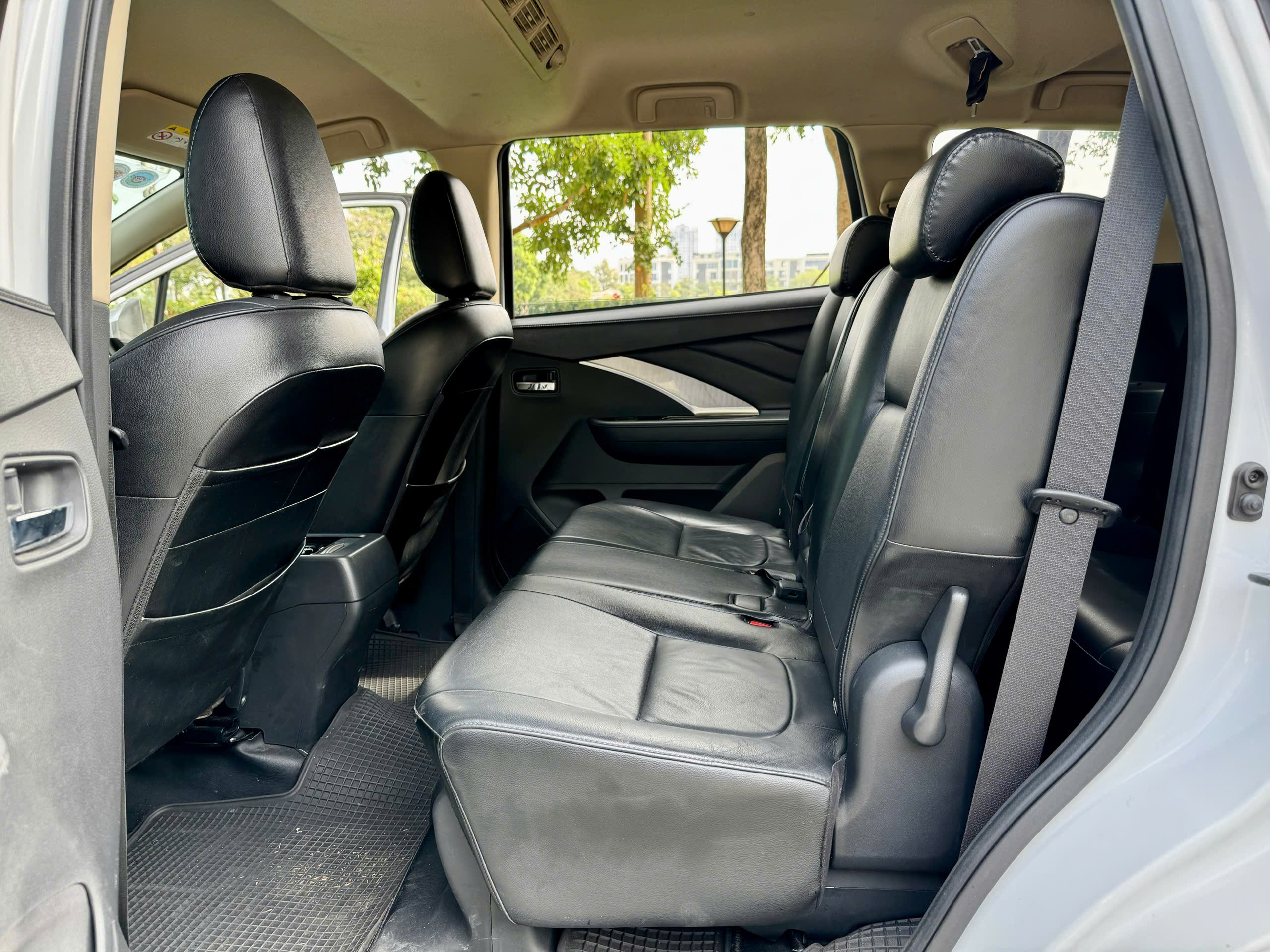 Mitsubishi Xpander 1.5 AT 2020 màu trắng