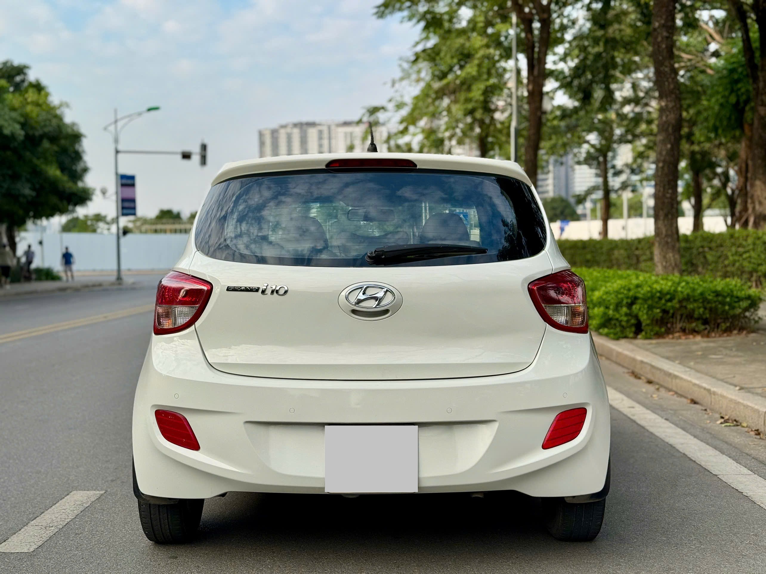 Hyundai I10 1.0AT 2015 màu trắng nhập Ấn