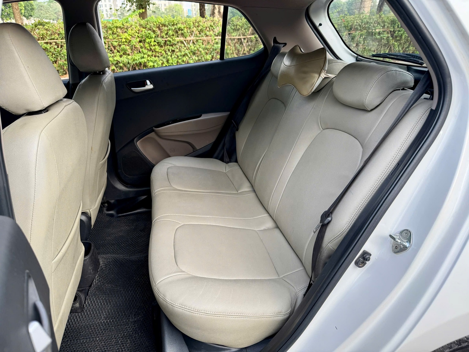 Hyundai I10 1.0AT 2015 màu trắng nhập Ấn