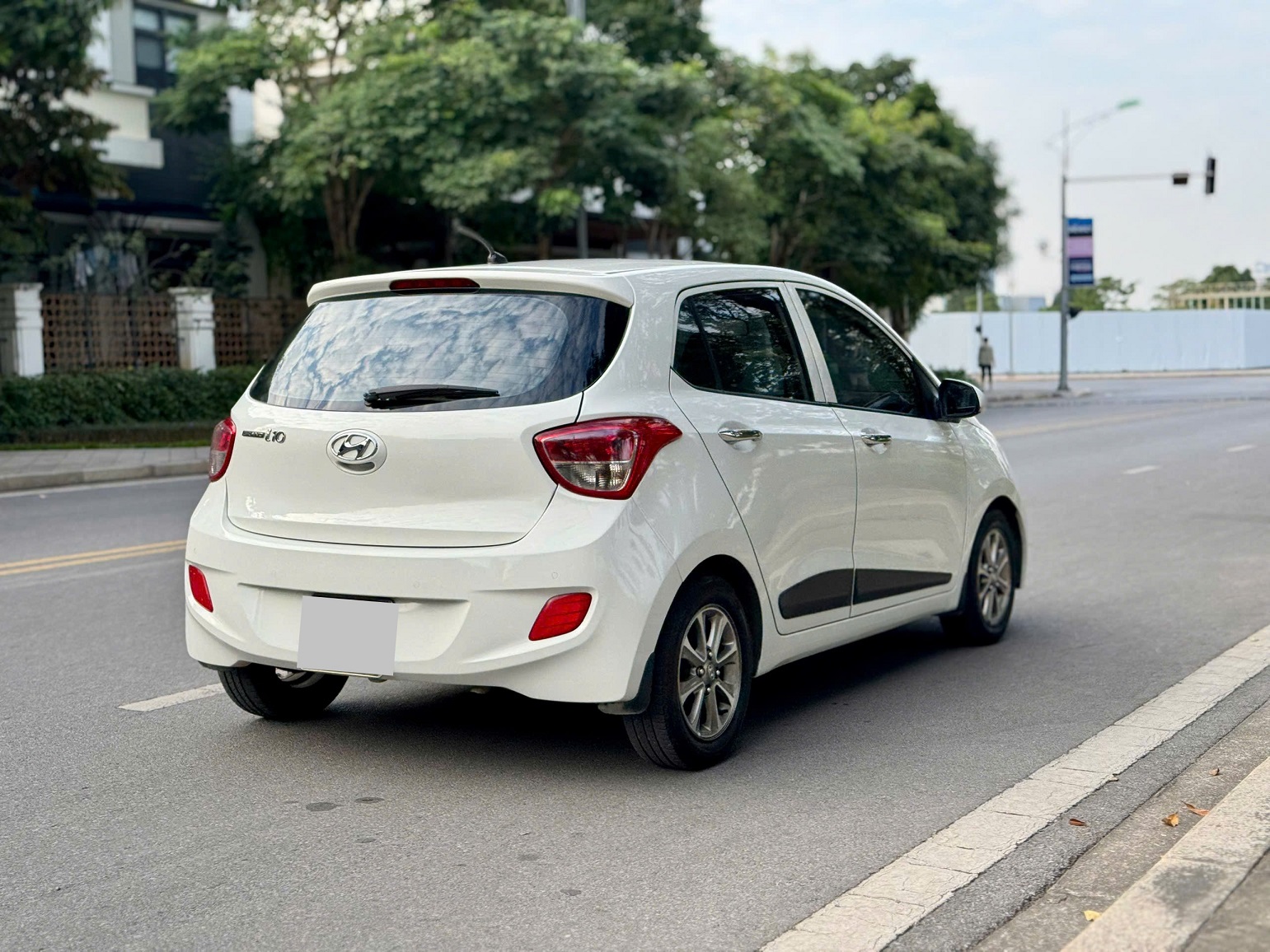 Hyundai I10 1.0AT 2015 màu trắng nhập Ấn