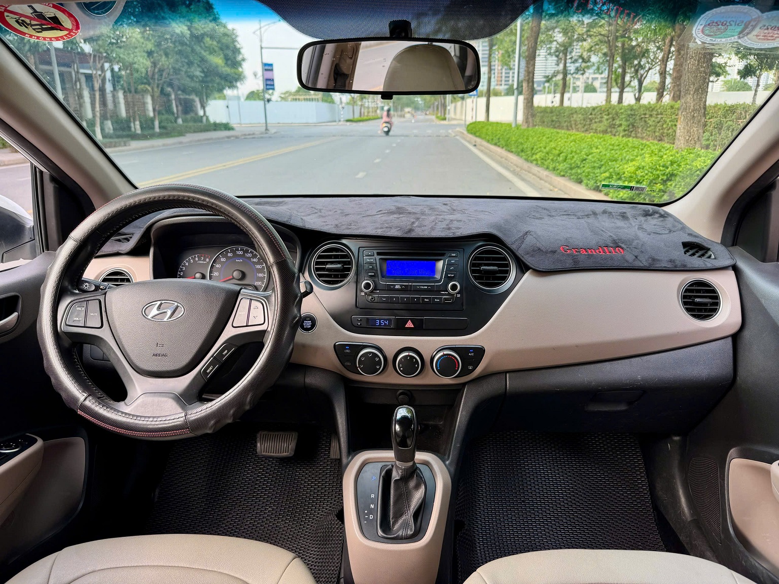 Hyundai I10 1.0AT 2015 màu trắng nhập Ấn
