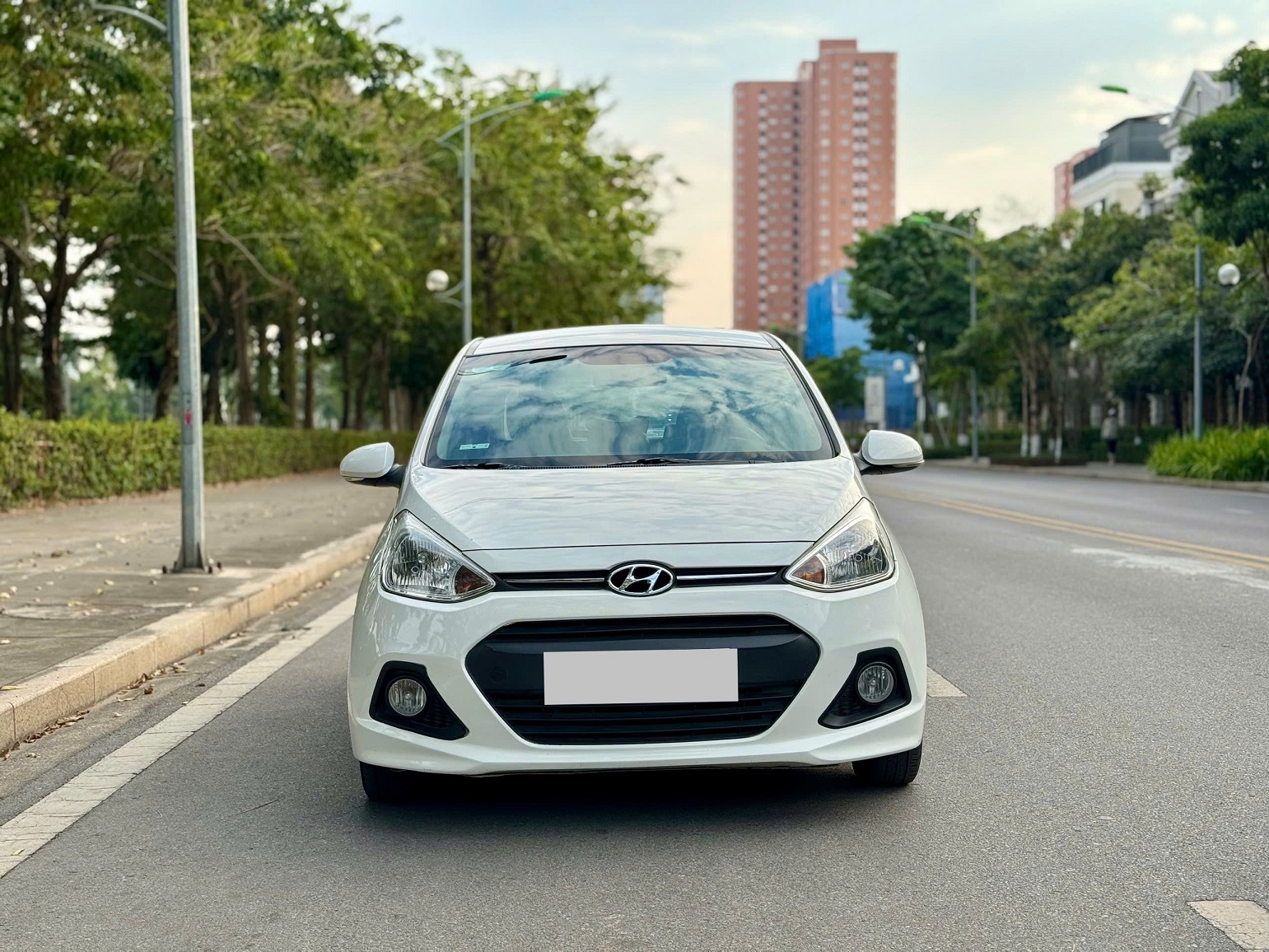 Hyundai I10 1.0AT 2015 màu trắng nhập Ấn