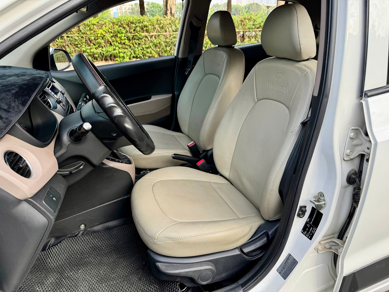 Hyundai I10 1.0AT 2015 màu trắng nhập Ấn