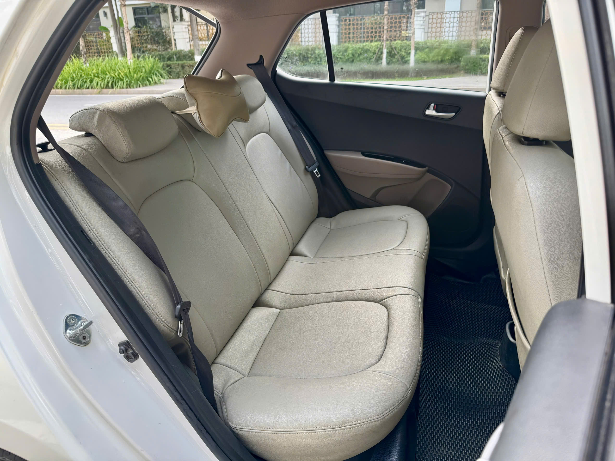 Hyundai I10 1.0AT 2015 màu trắng nhập Ấn