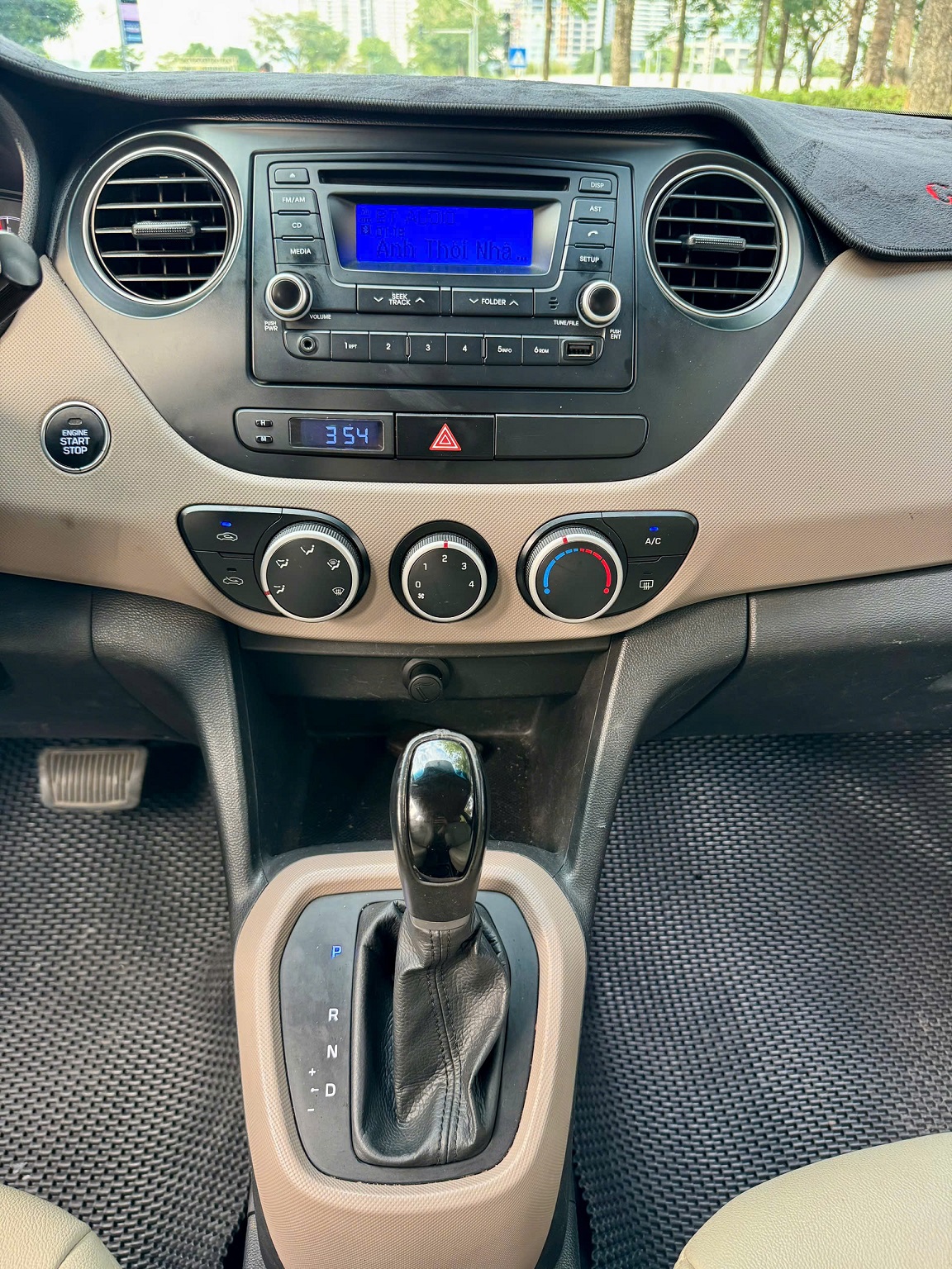 Hyundai I10 1.0AT 2015 màu trắng nhập Ấn