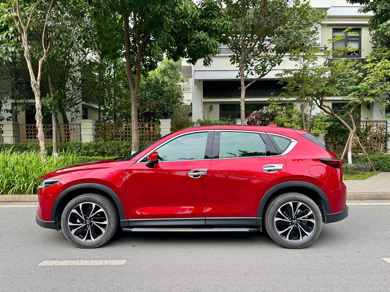 Mazda CX5 Deluxe 2.0 2024 màu đỏ pha lê 