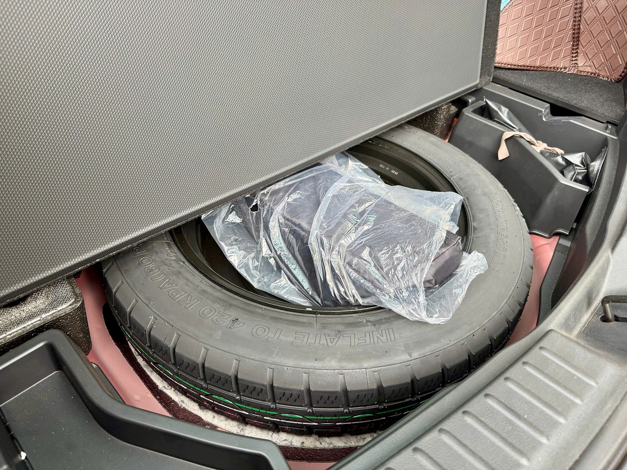 Mazda CX5 Deluxe 2.0 2024 màu đỏ pha lê 