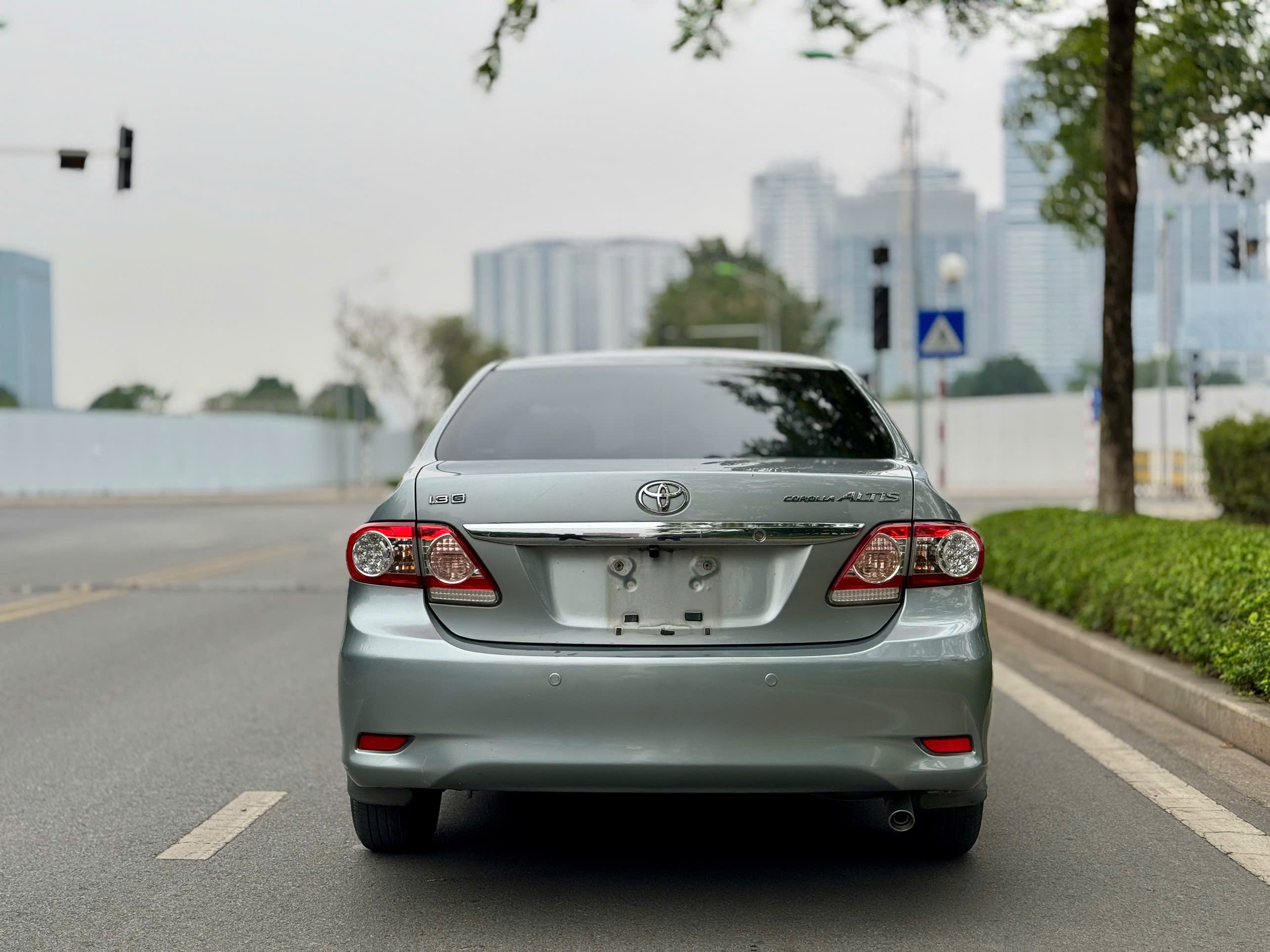Toyota Corolla Altis 1.8G AT 2012 màu ghi xám
