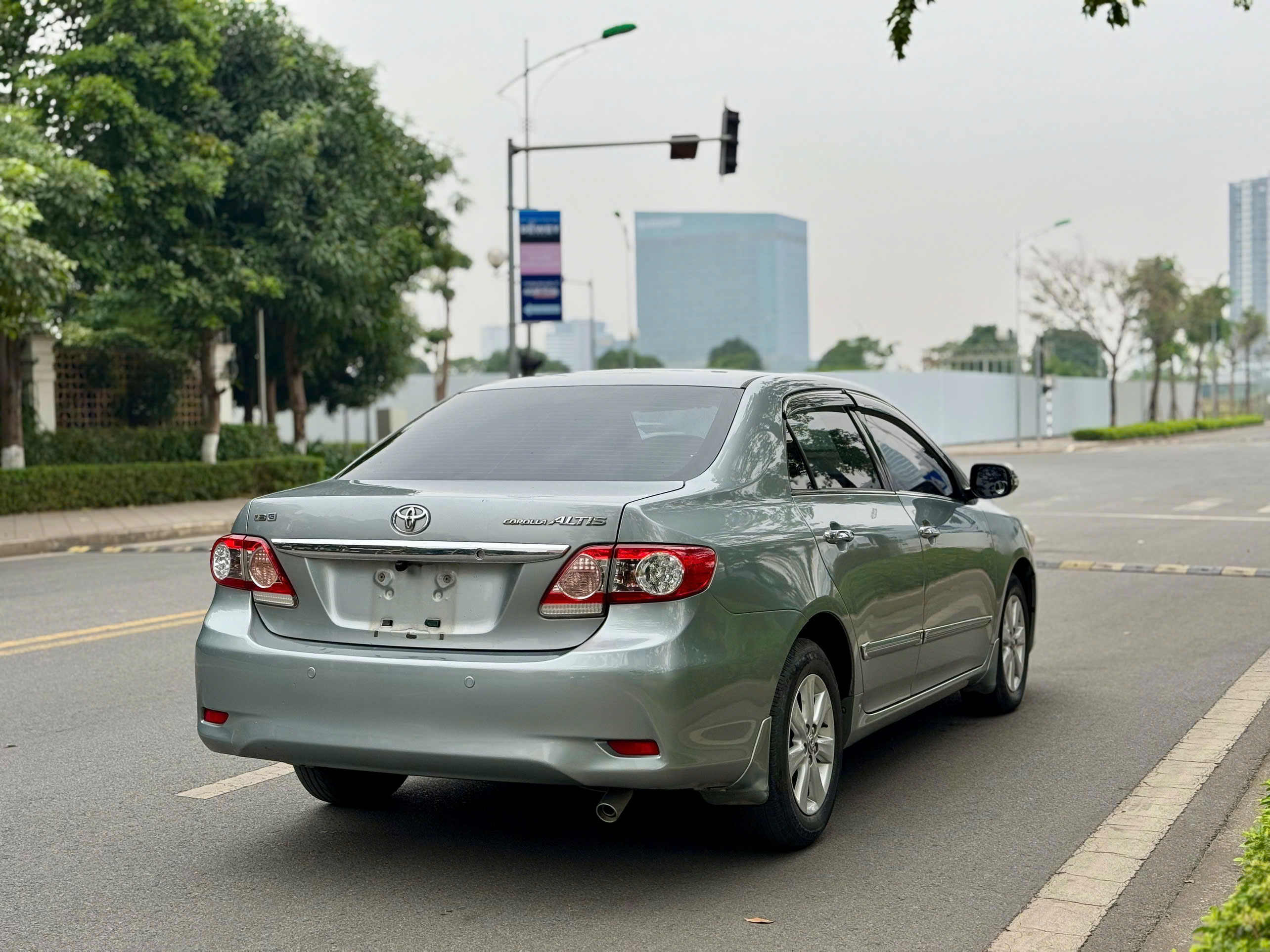 Toyota Corolla Altis 1.8G AT 2012 màu ghi xám