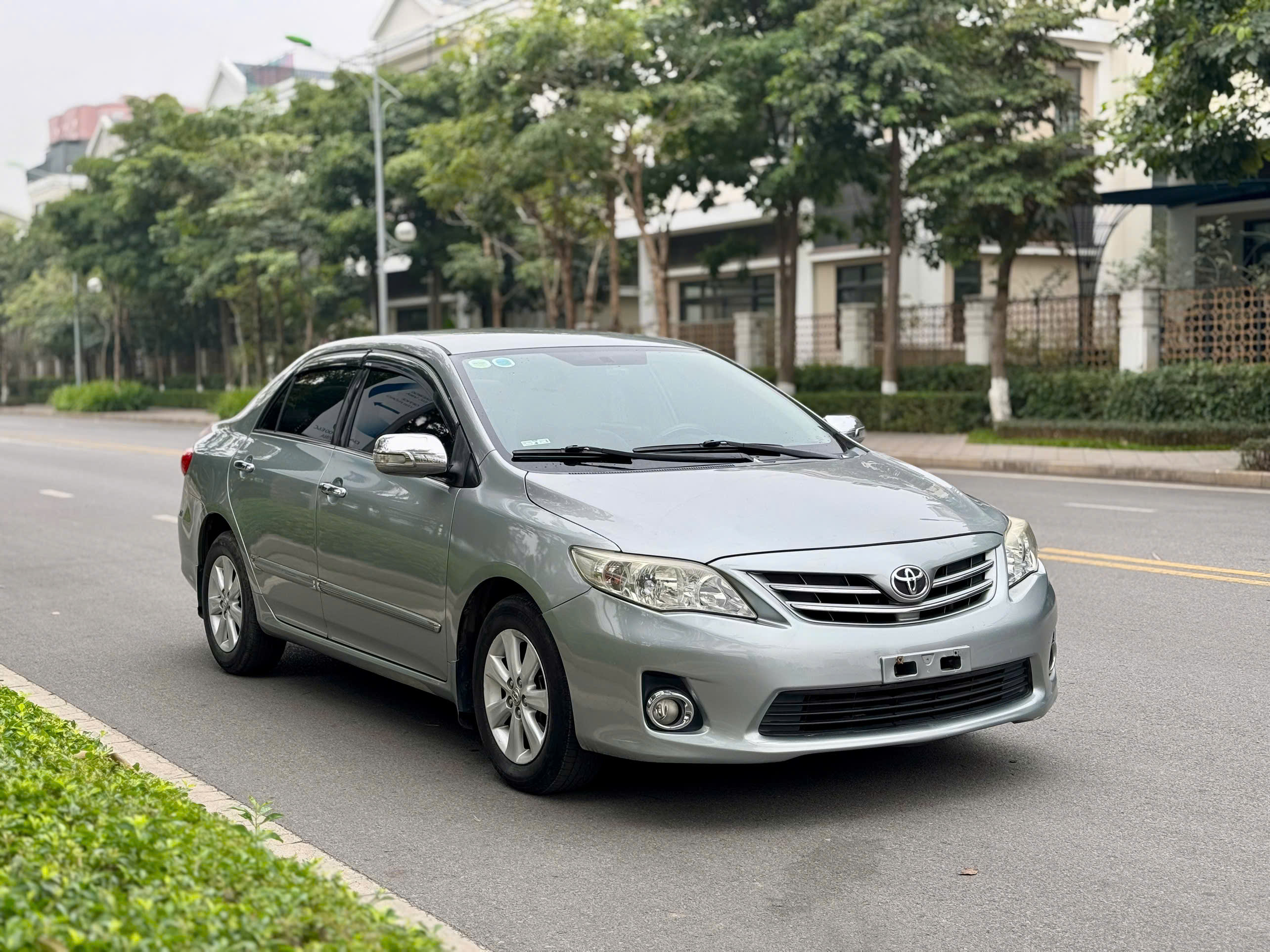 Toyota Corolla Altis 1.8G AT 2012 màu ghi xám