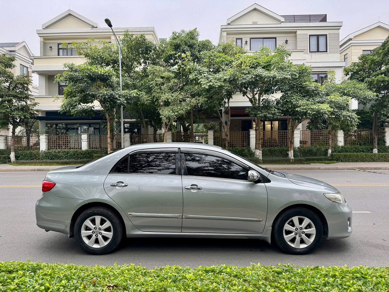 Toyota Corolla Altis 1.8G AT 2012 màu ghi xám