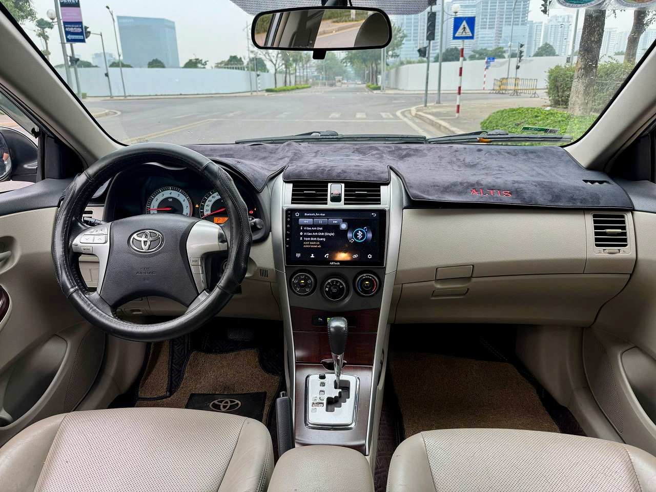 Toyota Corolla Altis 1.8G AT 2012 màu ghi xám