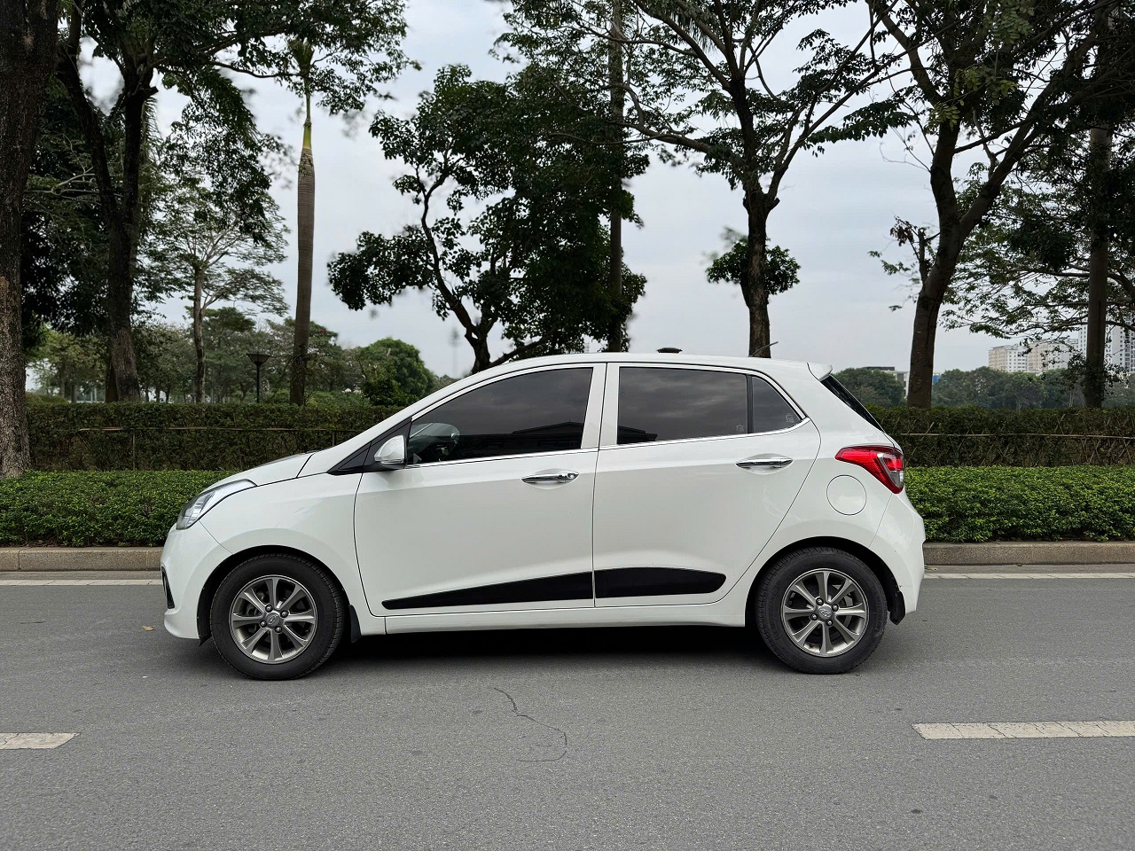 Hyundai I10 1.0AT 2016 màu trắng