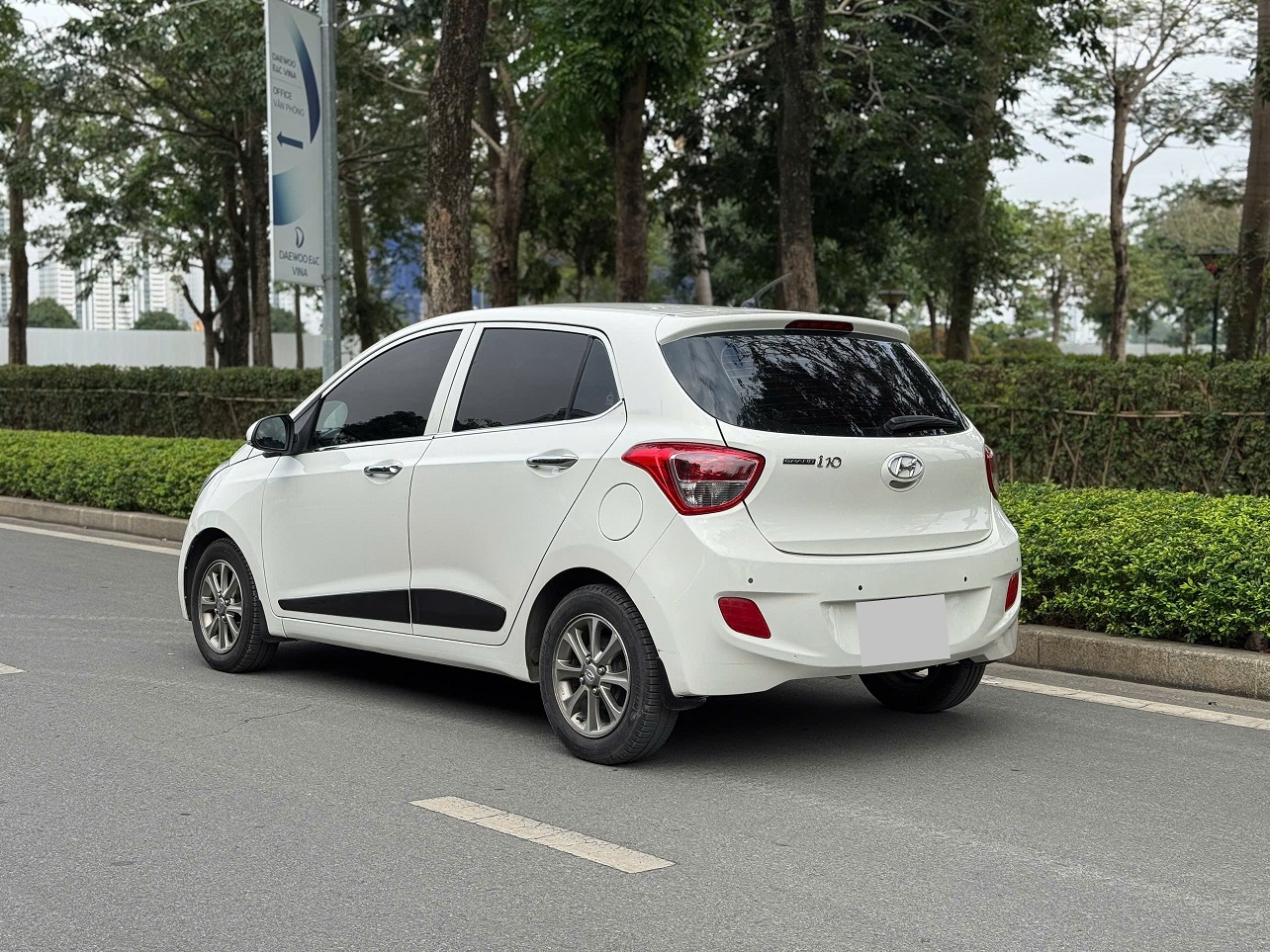 Hyundai I10 1.0AT 2016 màu trắng