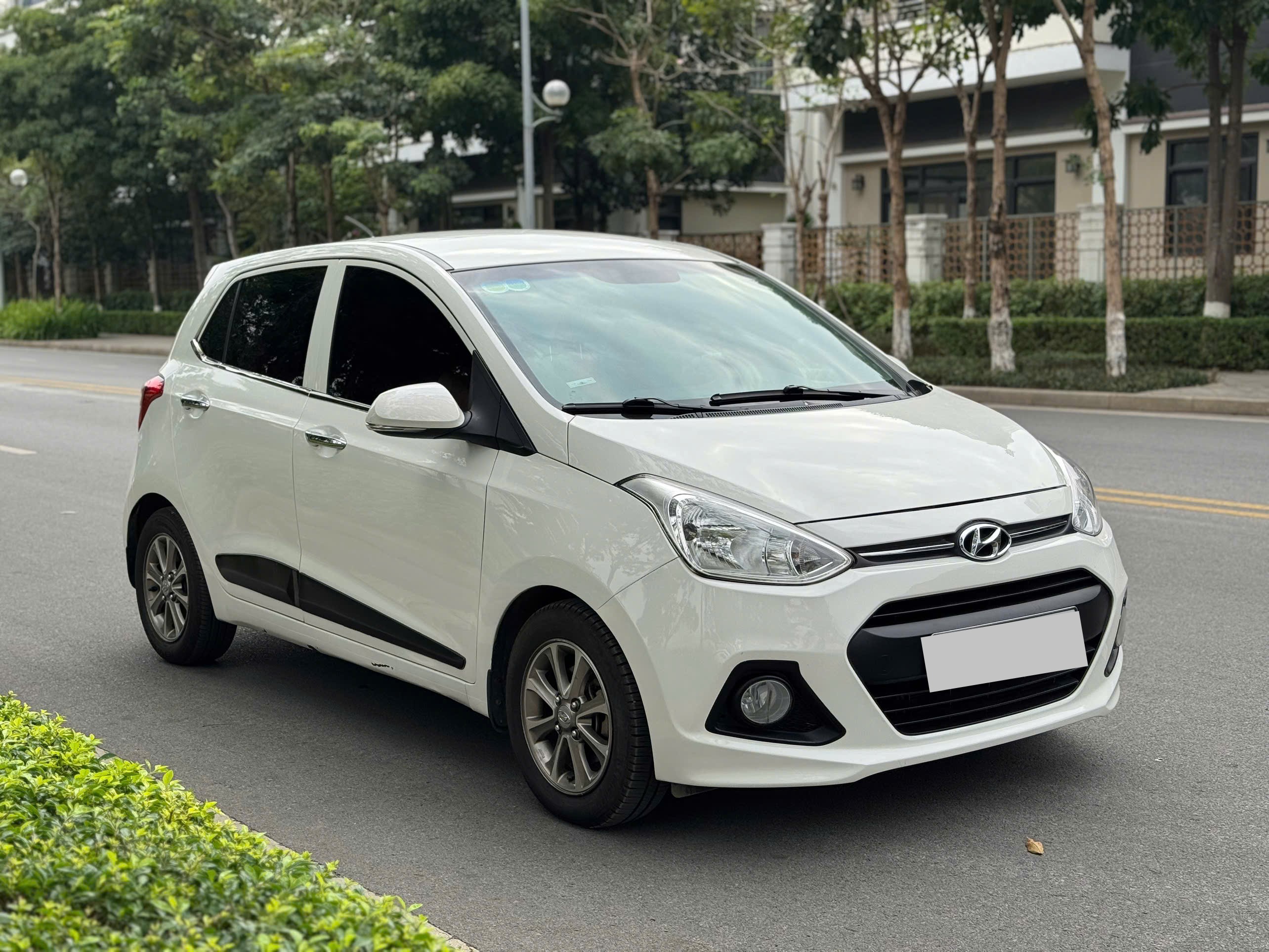Hyundai I10 1.0AT 2016 màu trắng