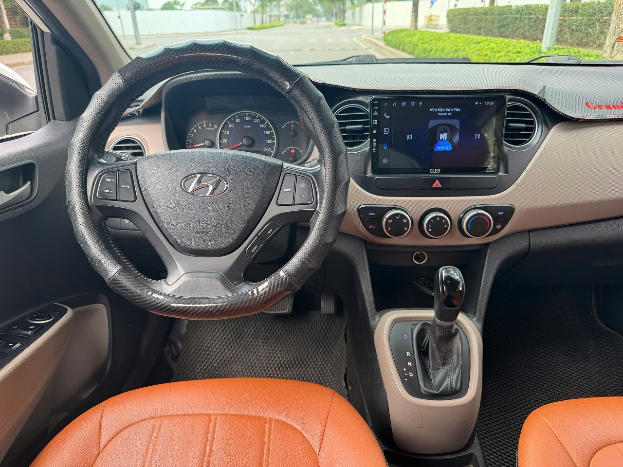Hyundai I10 1.0AT 2016 màu trắng