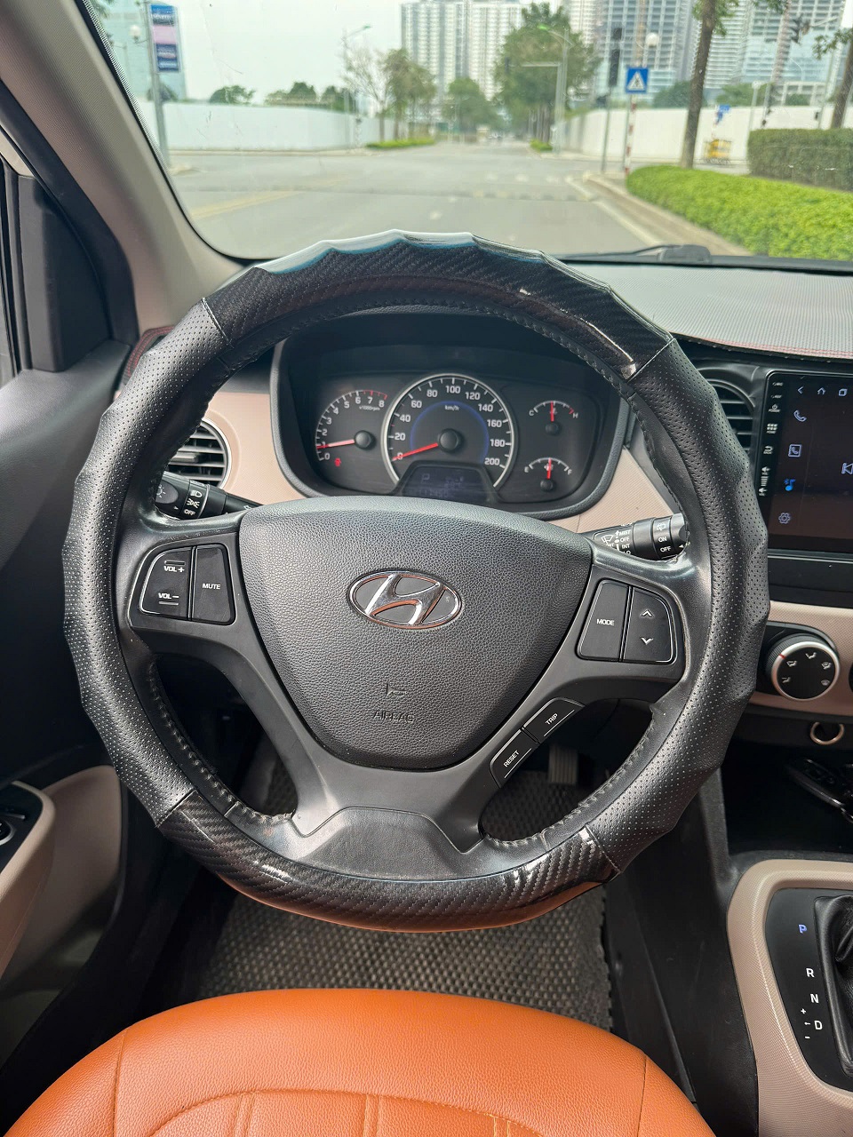 Hyundai I10 1.0AT 2016 màu trắng
