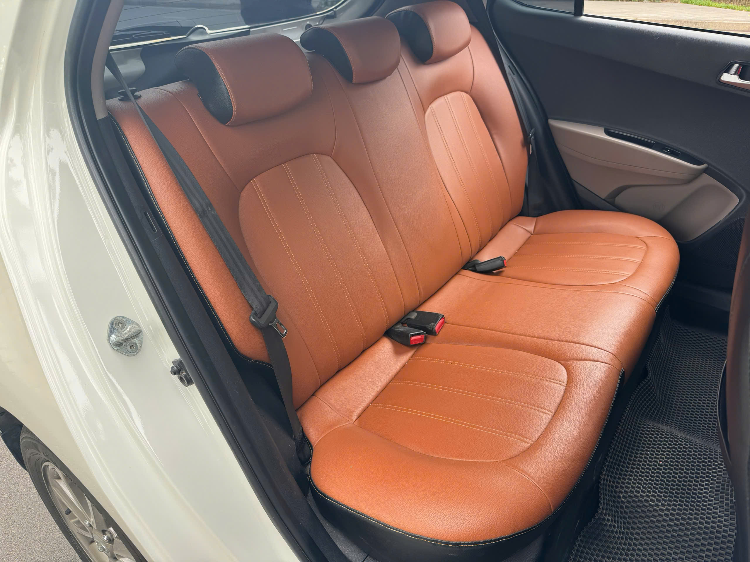 Hyundai I10 1.0AT 2016 màu trắng