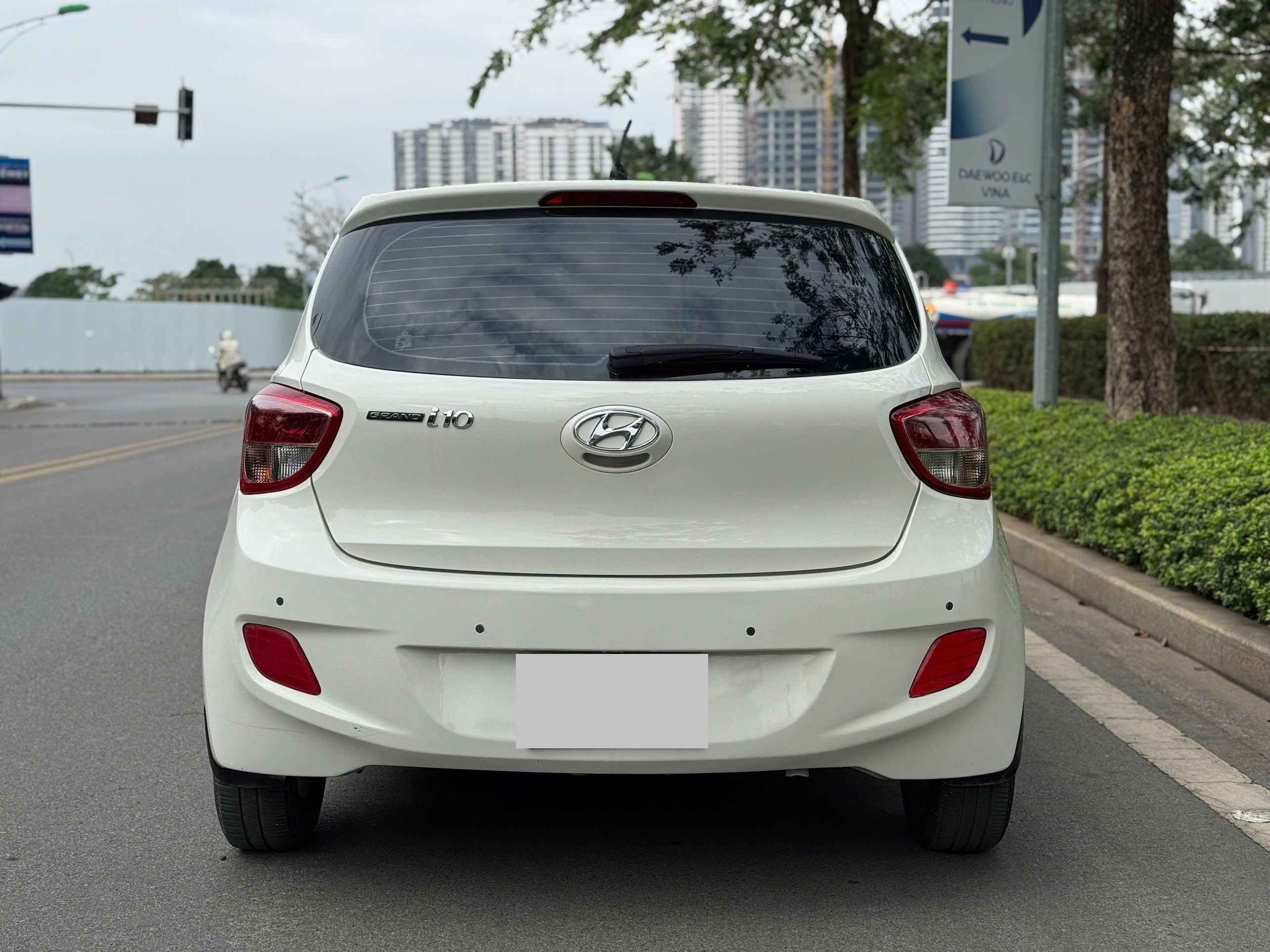 Hyundai I10 1.0AT 2016 màu trắng