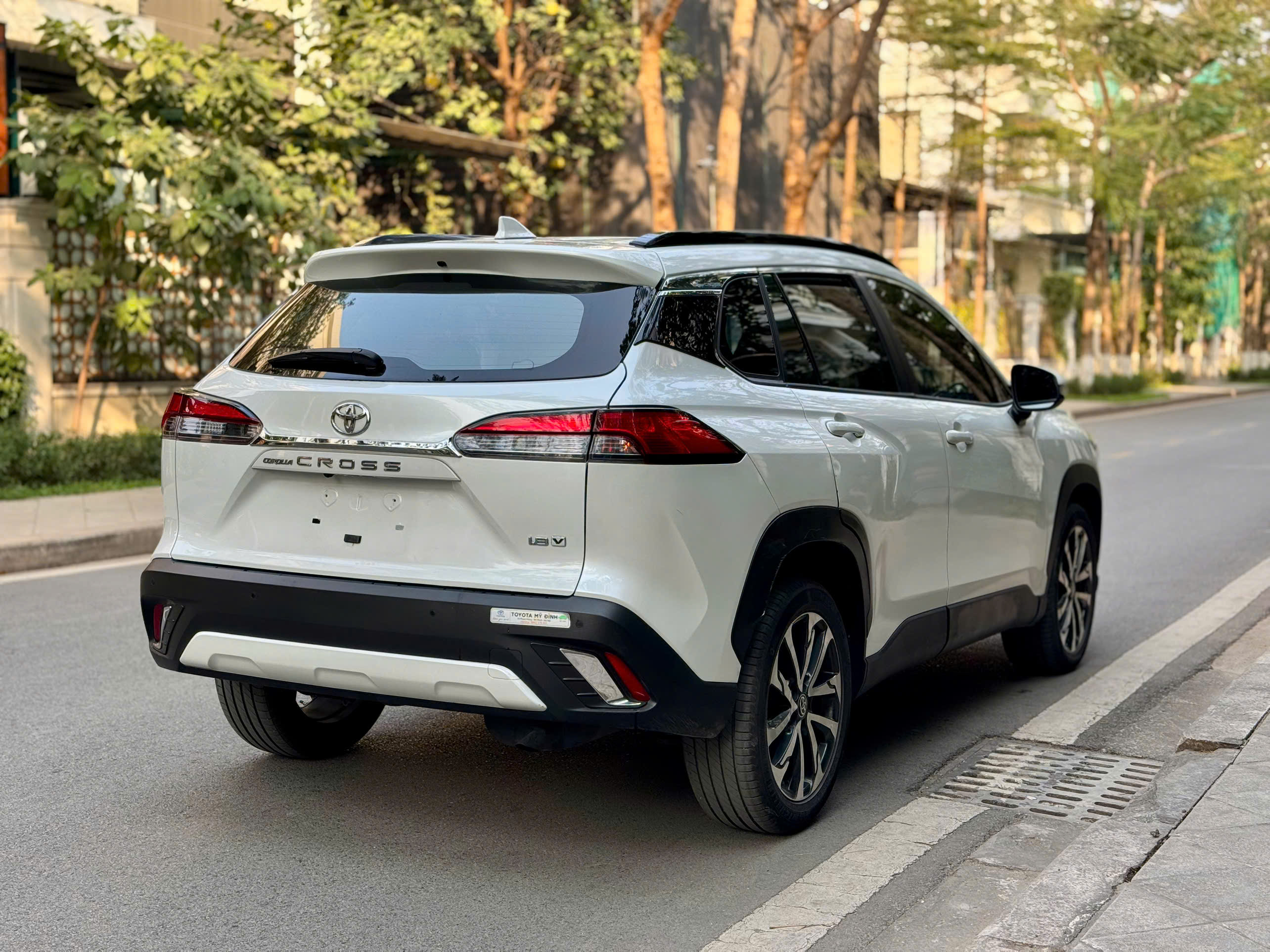 Toyota Corolla Cross 1.8V 2022 màu trắng