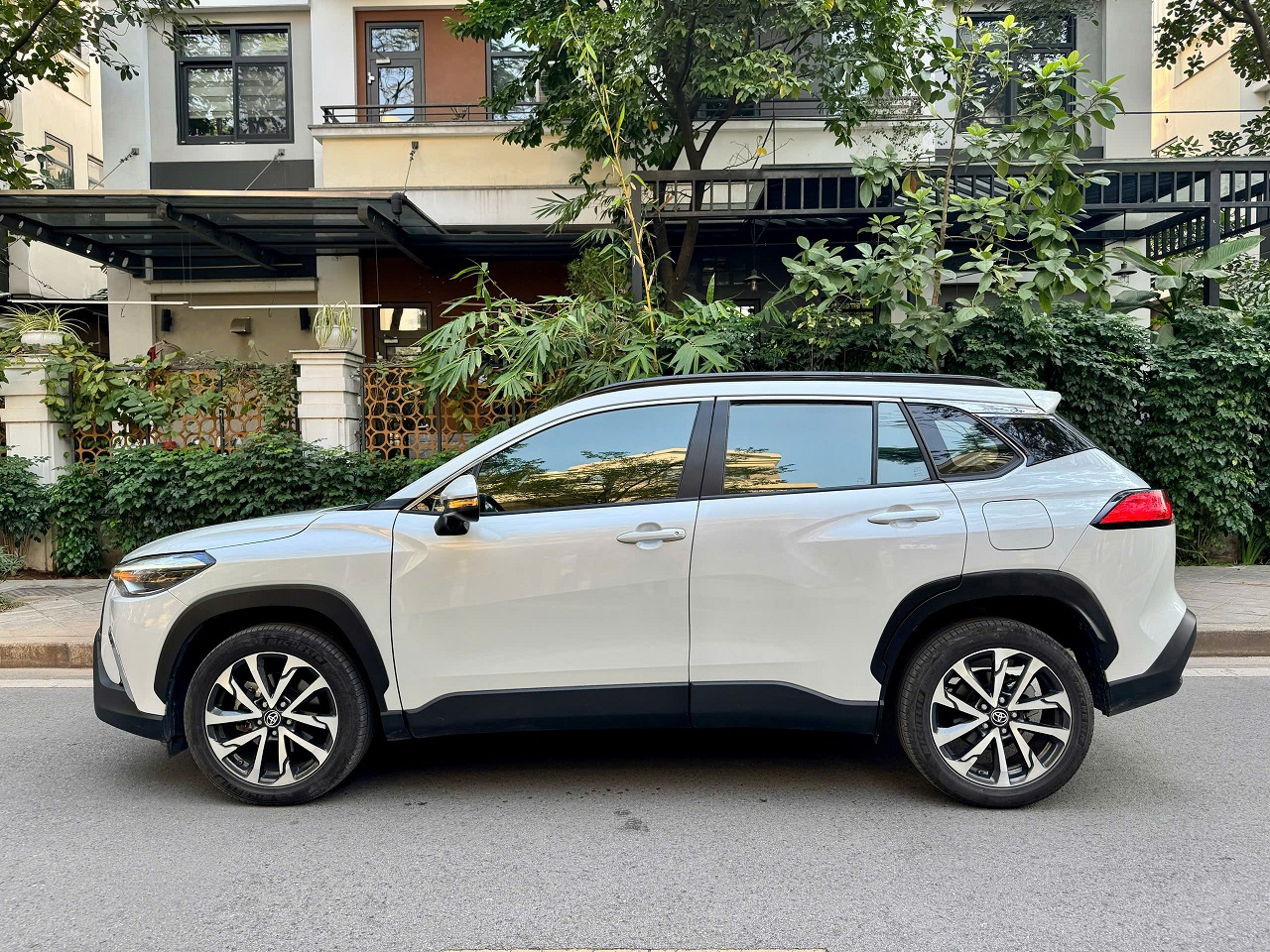 Toyota Corolla Cross 1.8V 2022 màu trắng