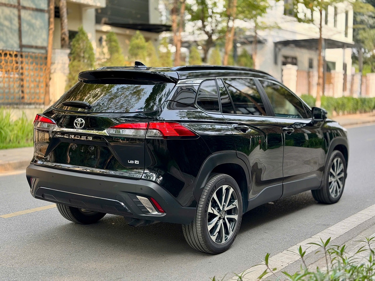 Toyota Corolla Cross 1.8V 2023 màu đen