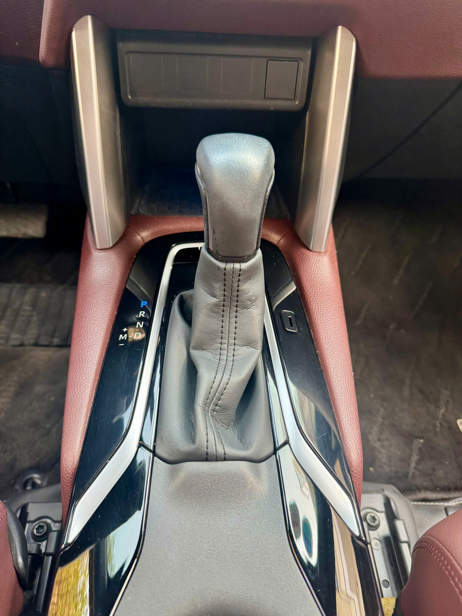 Toyota Corolla Cross 1.8V 2023 màu đen