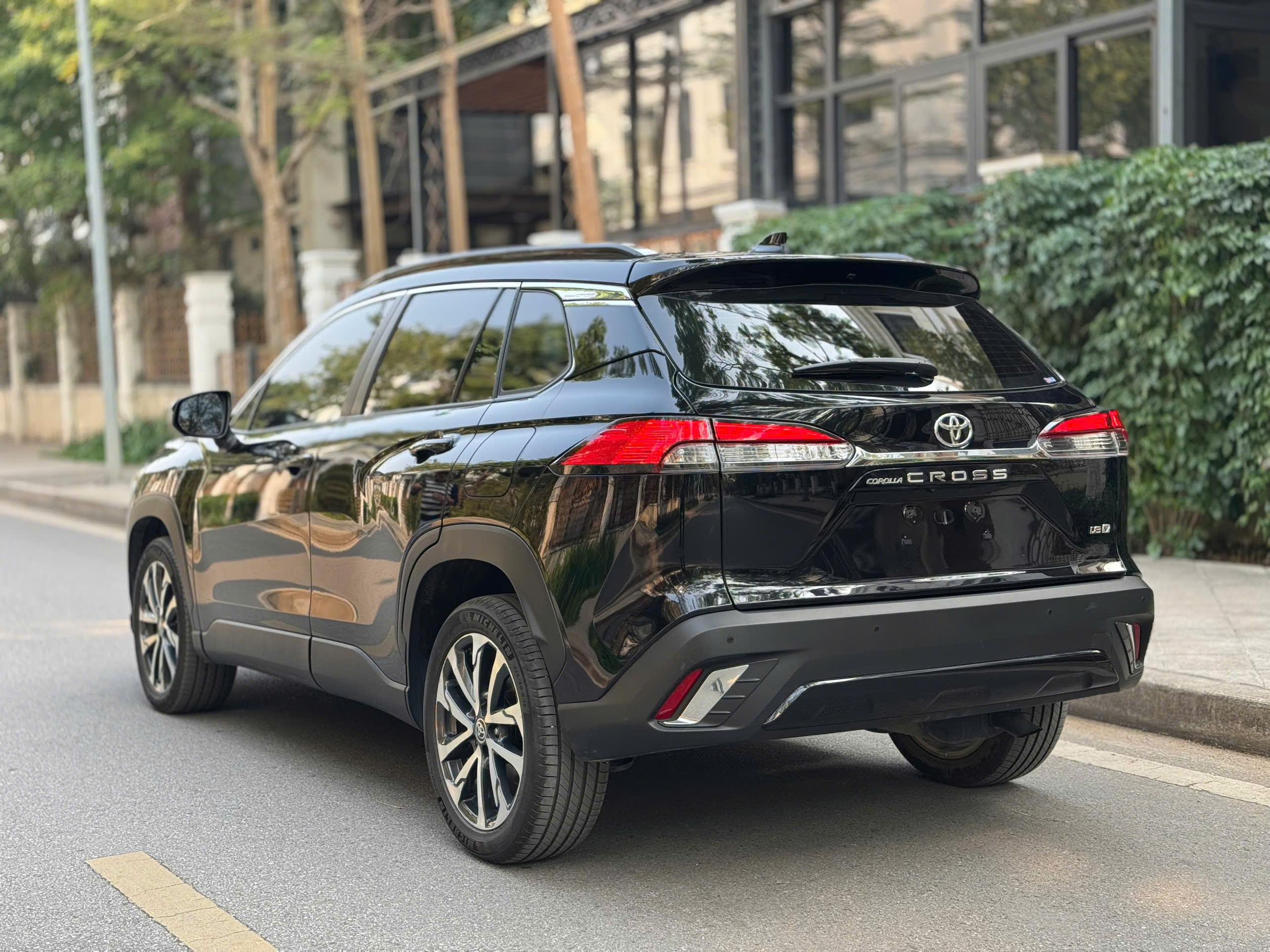 Toyota Corolla Cross 1.8V 2023 màu đen