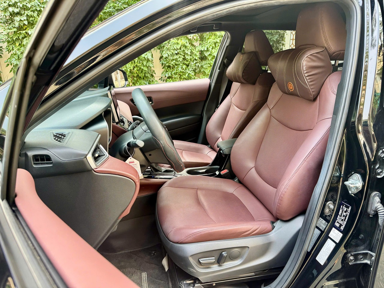 Toyota Corolla Cross 1.8V 2023 màu đen