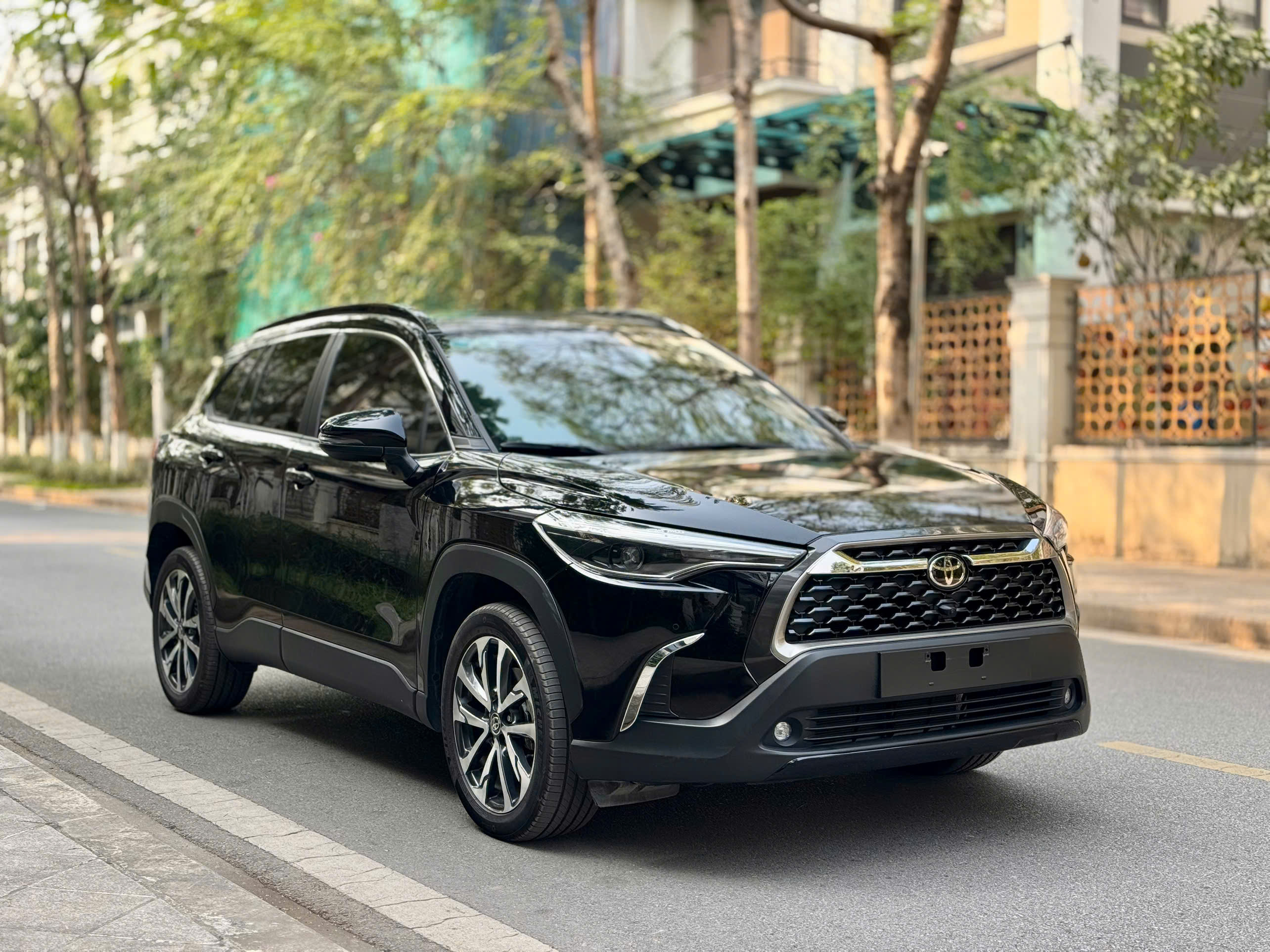 Toyota Corolla Cross 1.8V 2023 màu đen