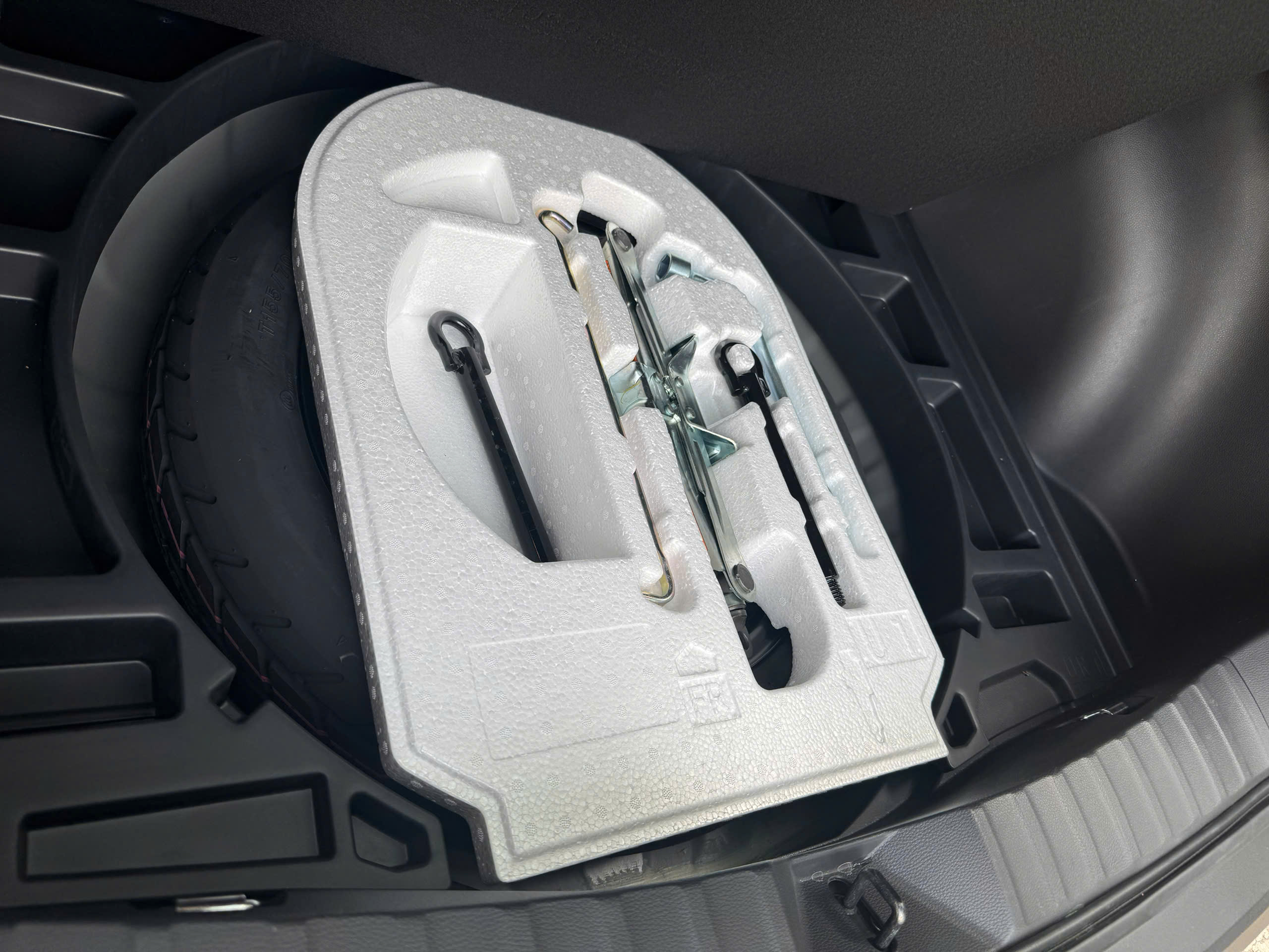 Toyota Corolla Cross 1.8V 2023 màu đen