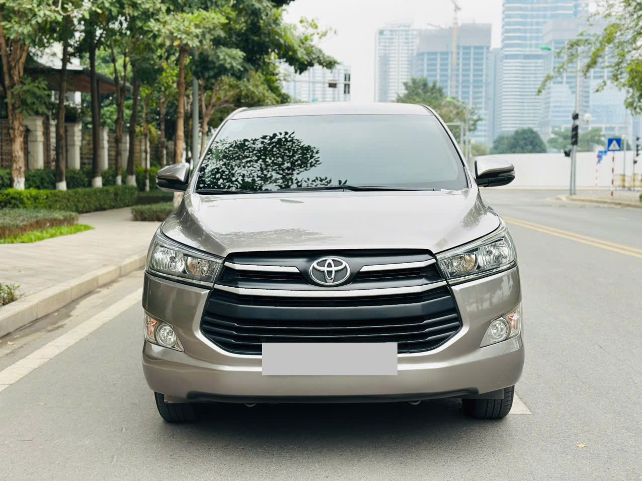Toyota Innova 2.0E MT (số sàn) 2019
