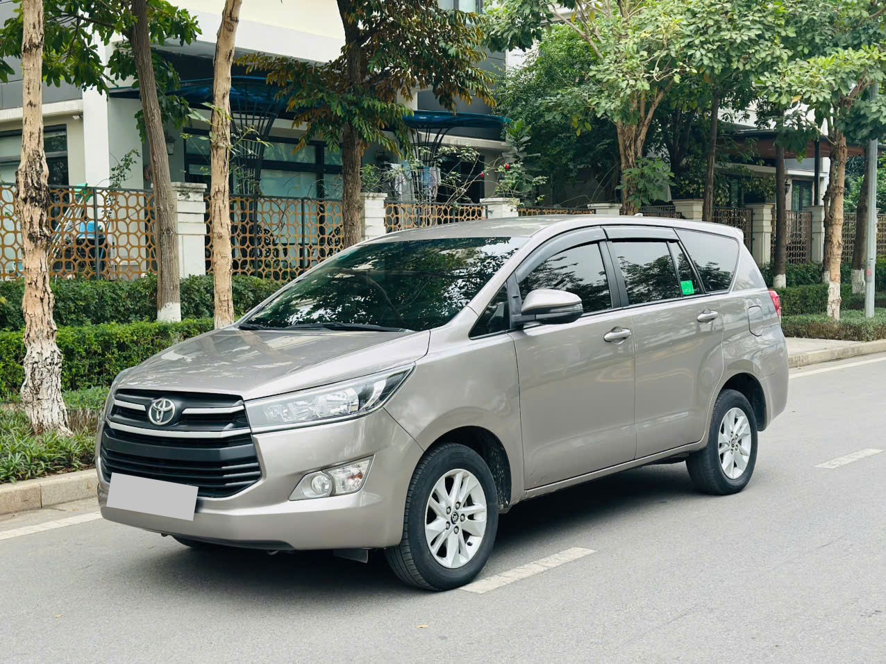 Toyota Innova 2.0E MT (số sàn) 2019