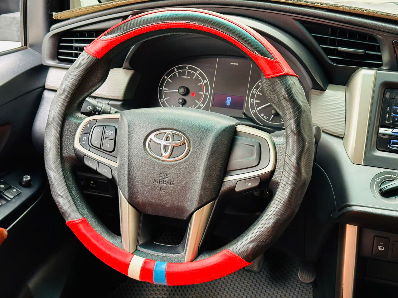 Toyota Innova 2.0E MT (số sàn) 2019