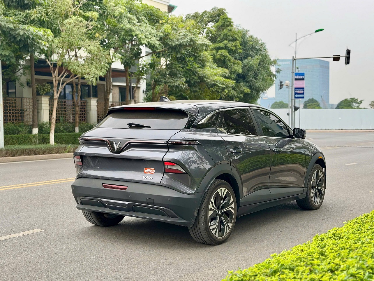 Vinfast VF6 Plus màu Gray 2024 