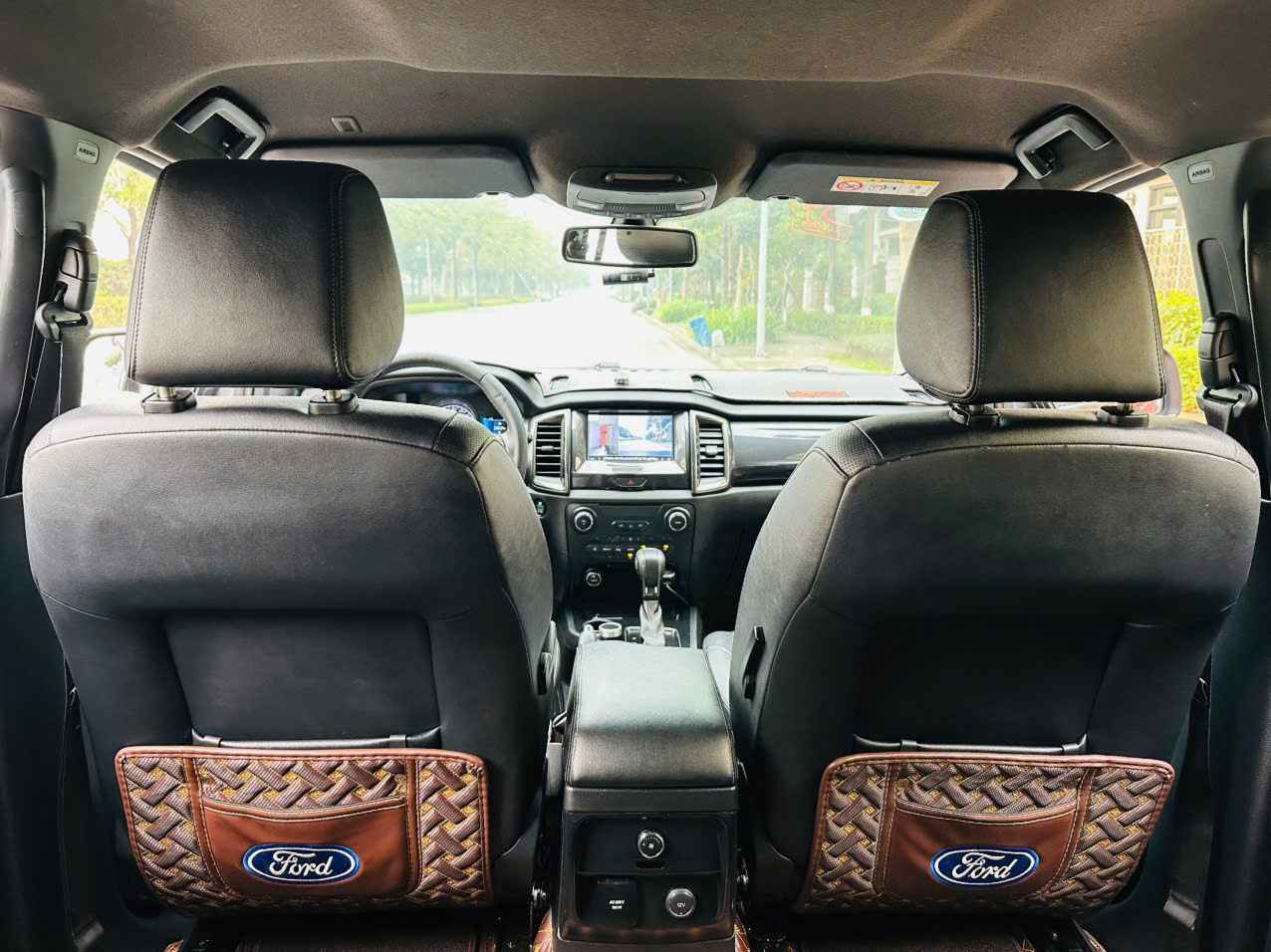 Ford Everest Titanium 2.0L 4x2 AT 2021 màu đỏ