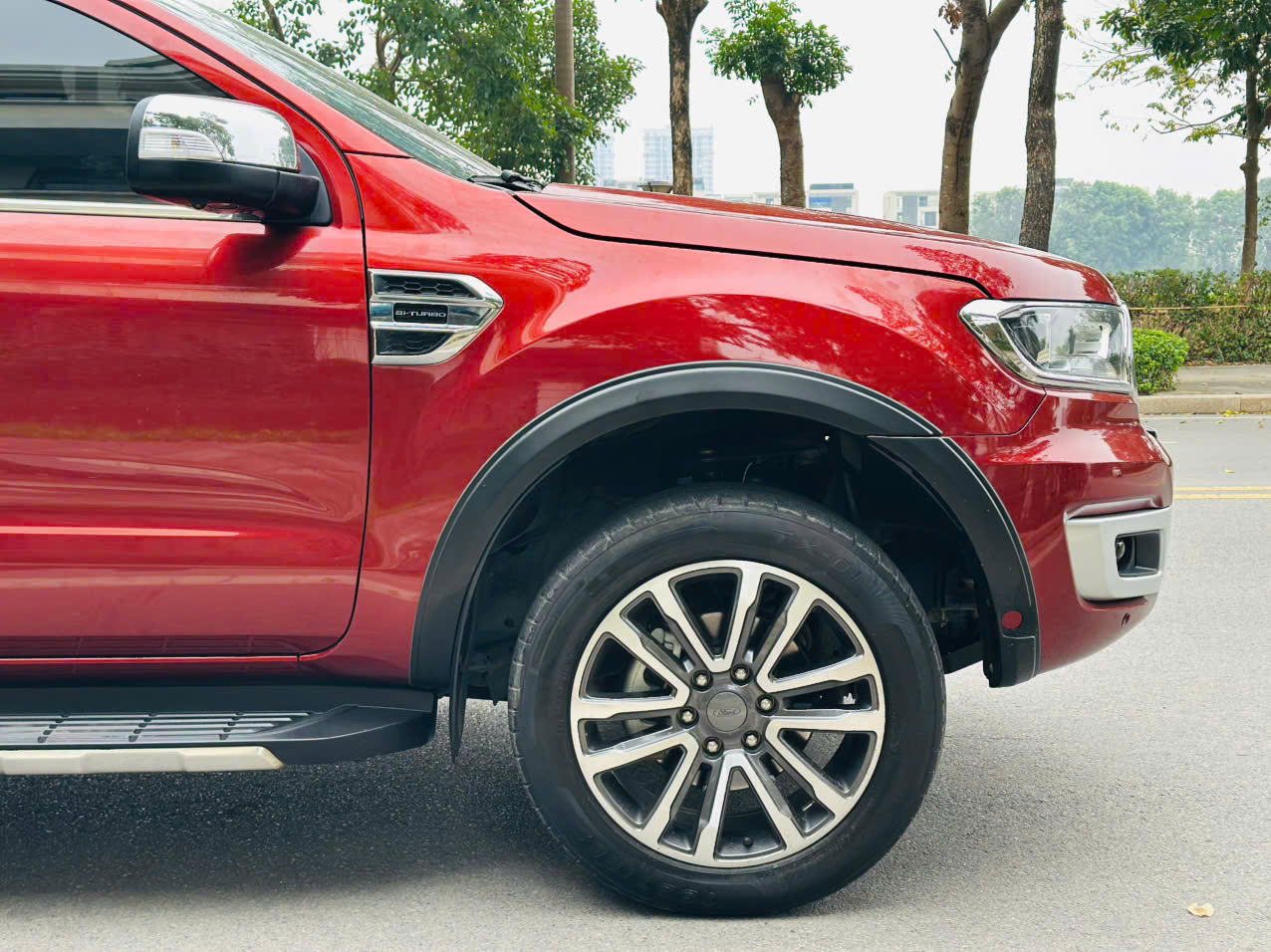Ford Everest Titanium 2.0L 4x2 AT 2021 màu đỏ