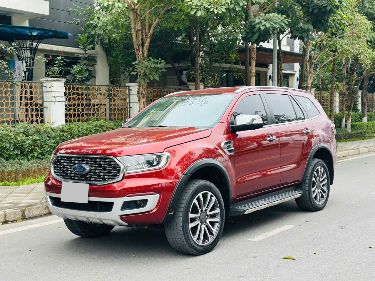 Ford Everest Titanium 2.0L 4x2 AT 2021 màu đỏ