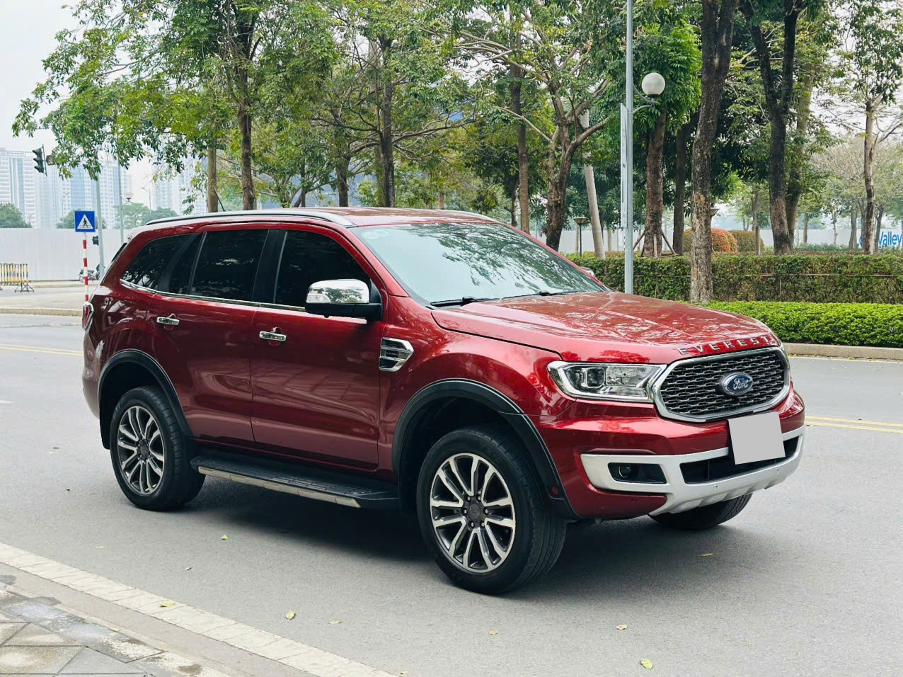Ford Everest Titanium 2.0L 4x2 AT 2021 màu đỏ