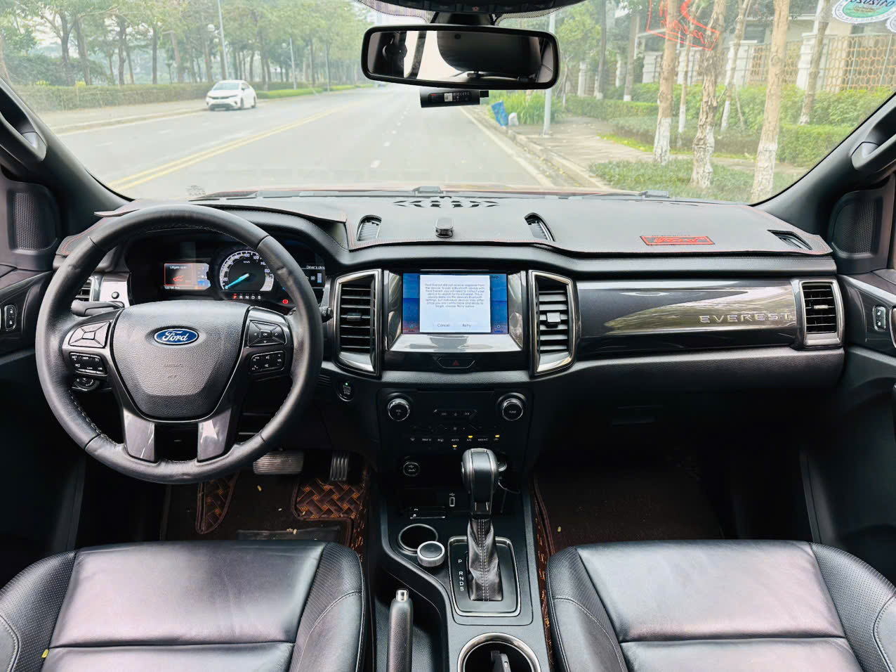 Ford Everest Titanium 2.0L 4x2 AT 2021 màu đỏ