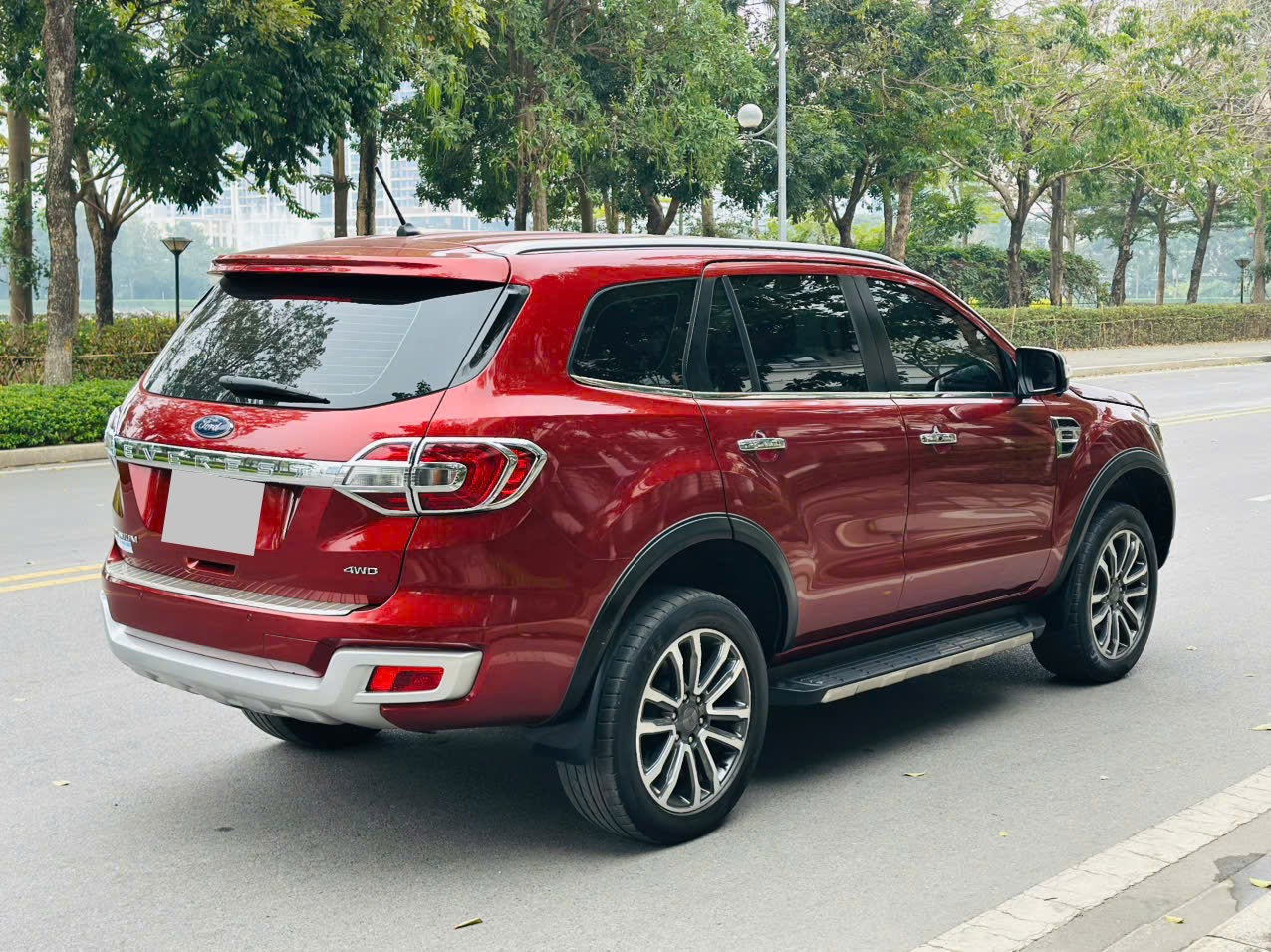 Ford Everest Titanium 2.0L 4x2 AT 2021 màu đỏ