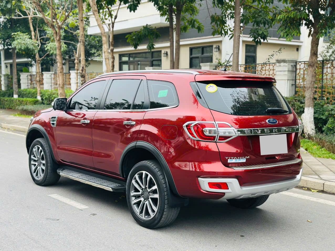 Ford Everest Titanium 2.0L 4x2 AT 2021 màu đỏ