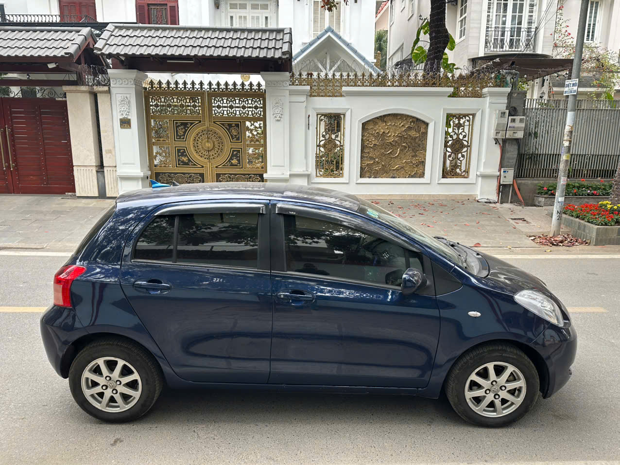 Toyota Yaris 1.3AT Nhật Bản 2007 màu xanh