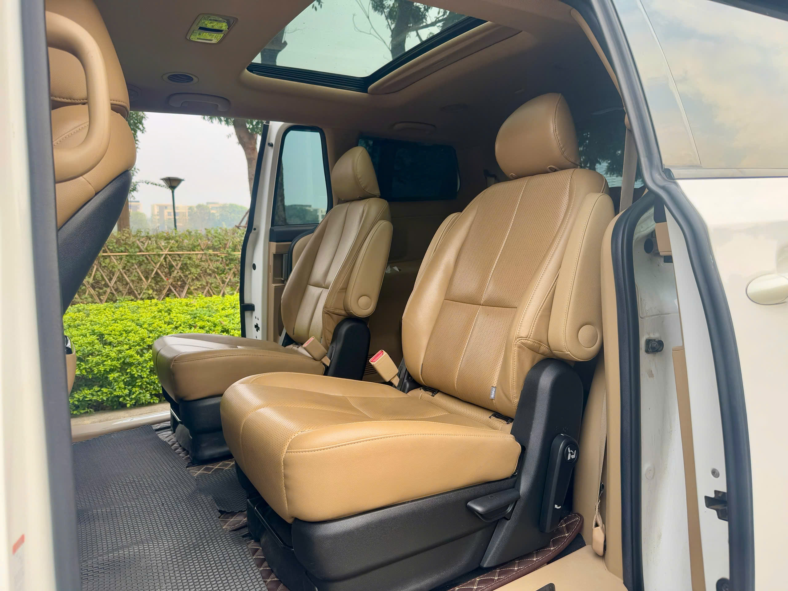 Kia Sedona 2.2 DATH Luxury 2020 màu trắng